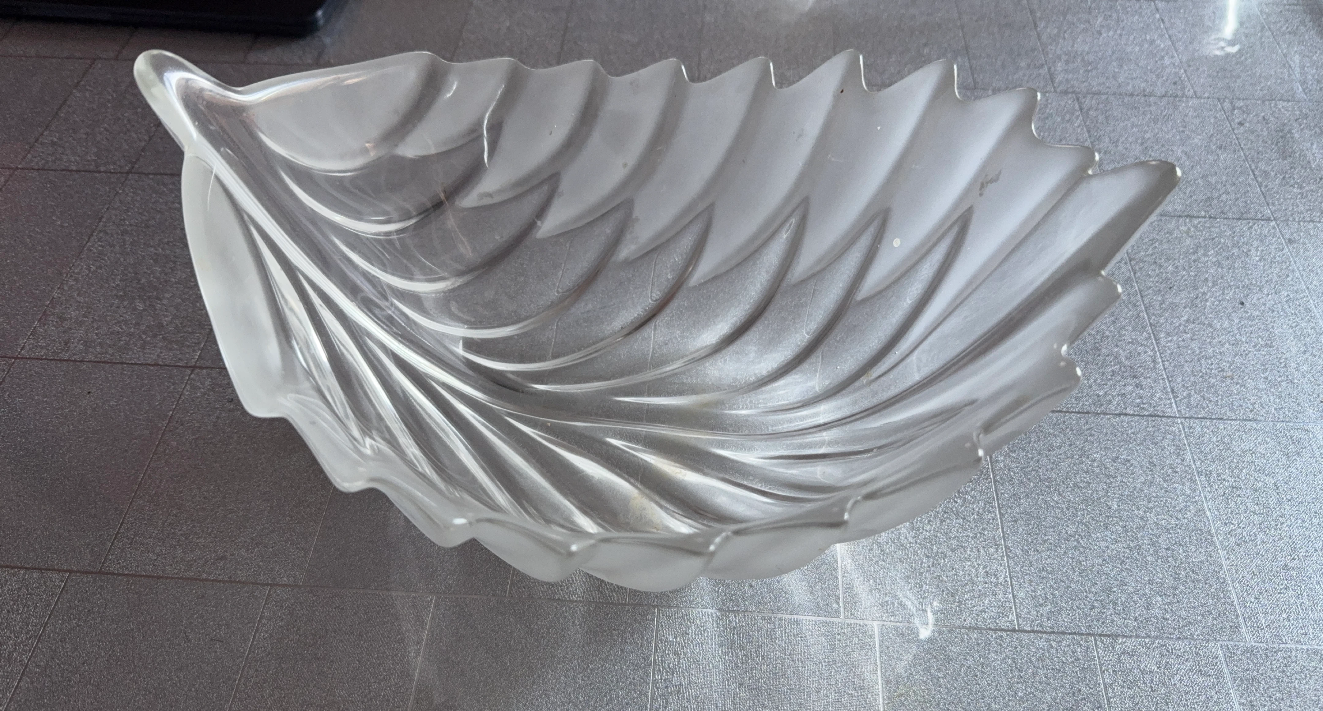 Frosted Glass Leaf Shaped Serving Bowl / Fruit Holder