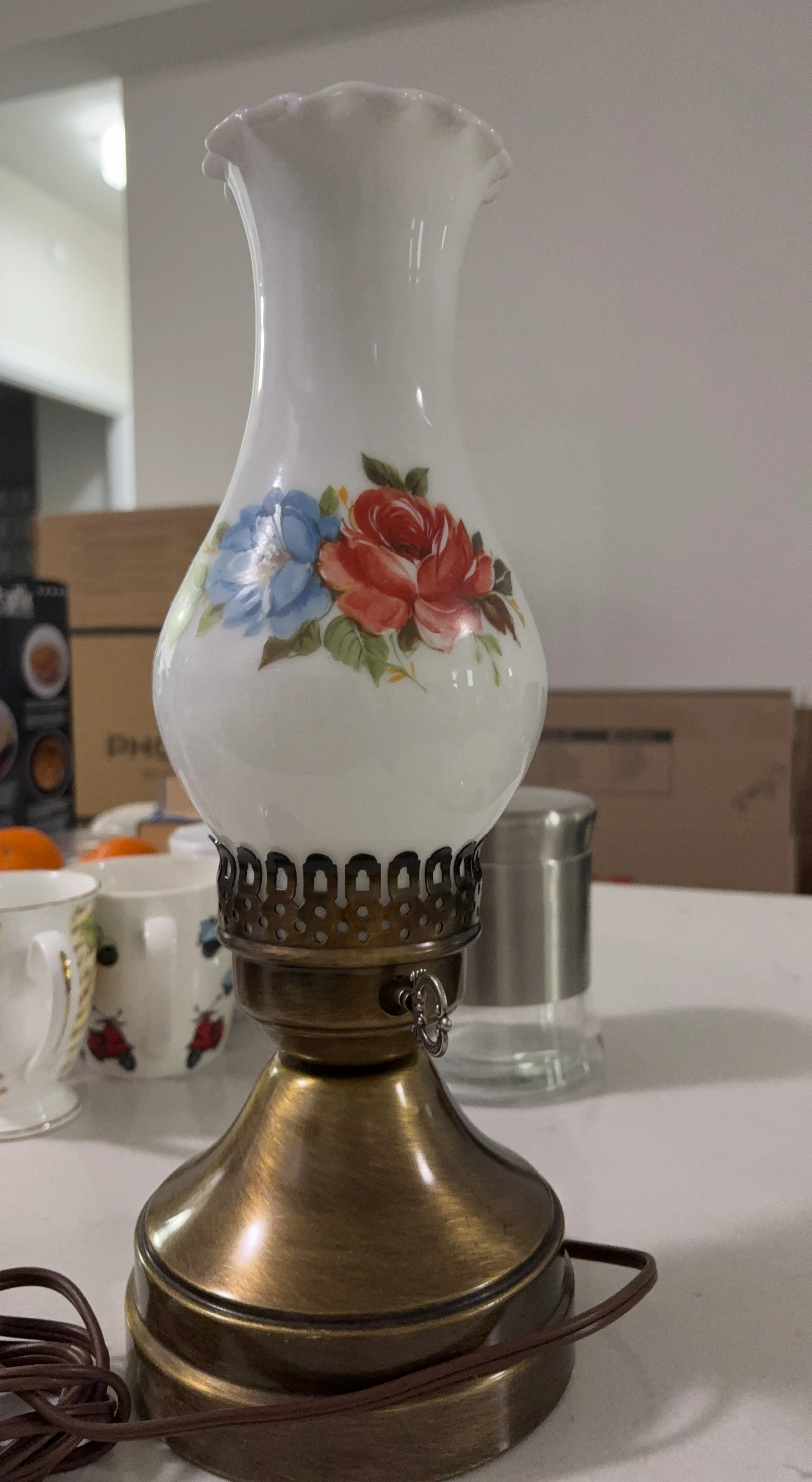 Vintage Floral Accent Table Lamp
