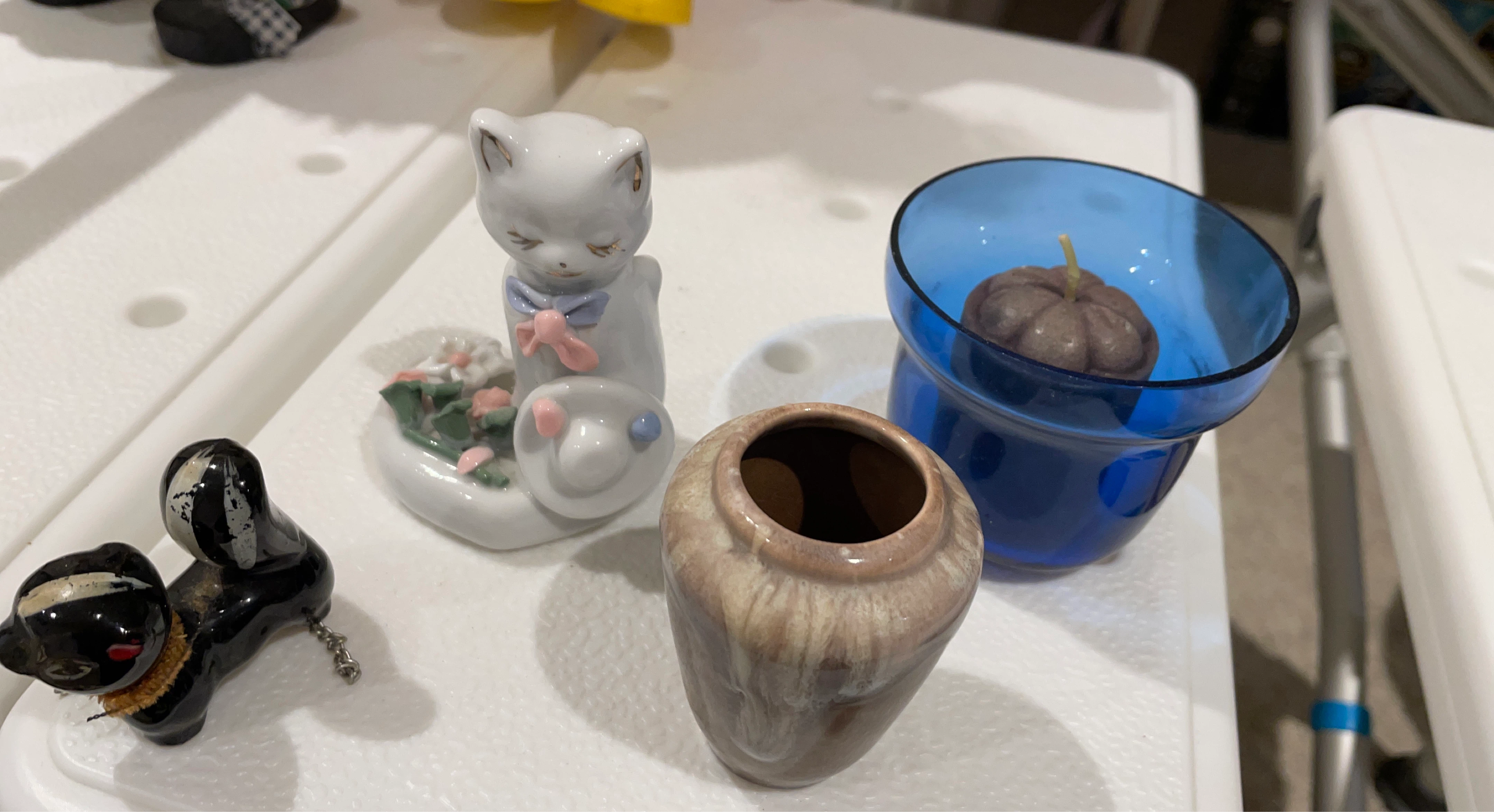 Ceramic cat figurine and small vase set