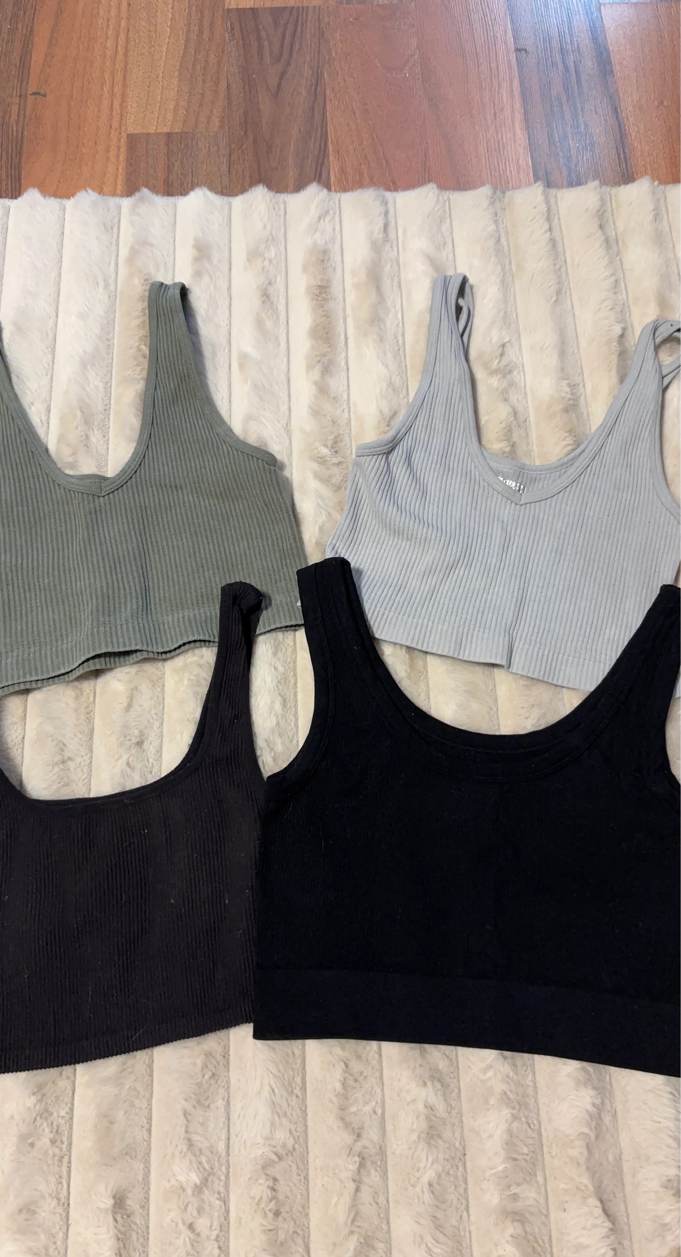 Set of 4 Ribbed Tank Tops (2 Black, 1 Grey, 1 Green)