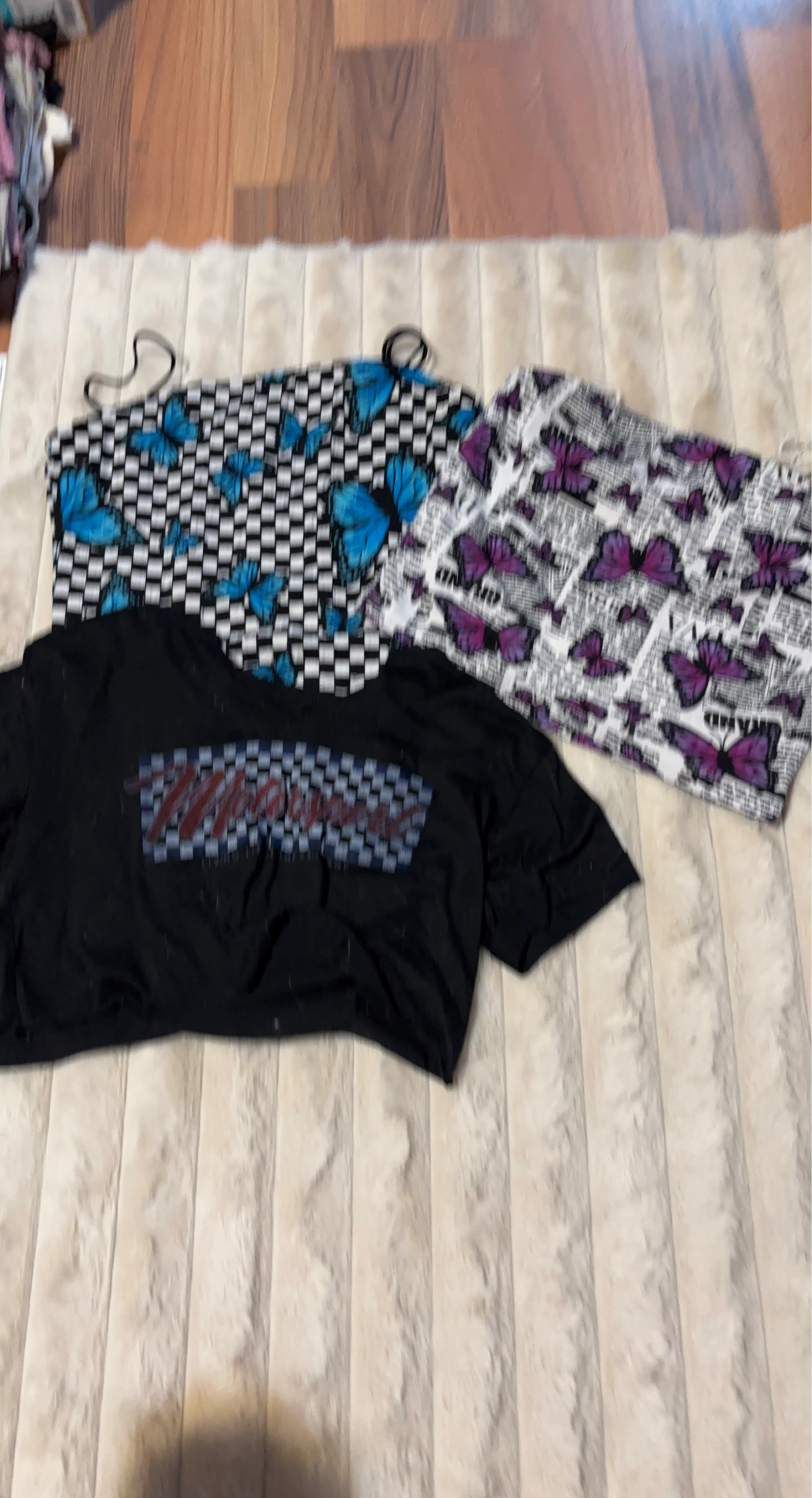 3x Crop Tops - Butterfly & Checkered Patterns