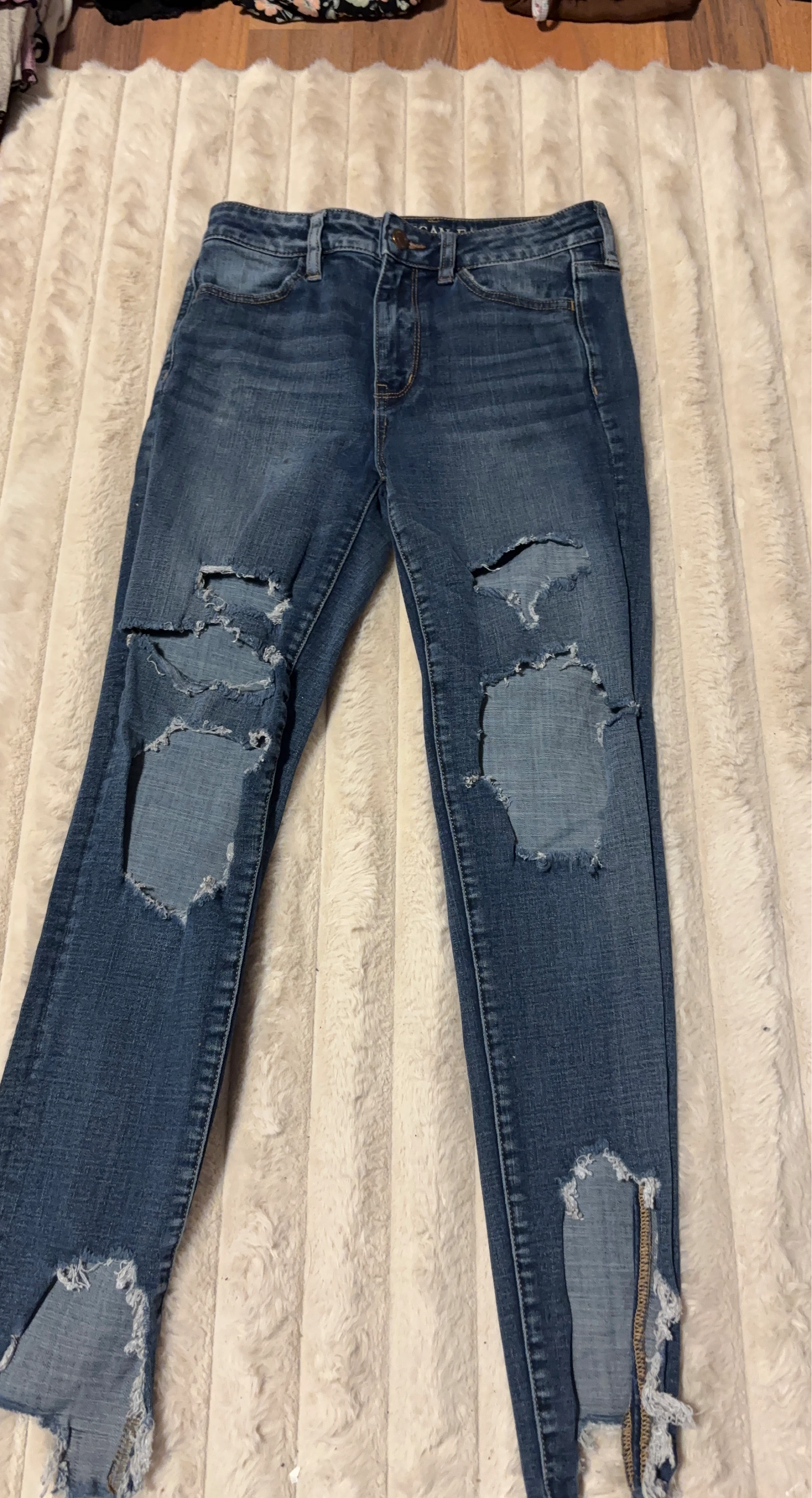 American Eagle Distressed Blue Jeans