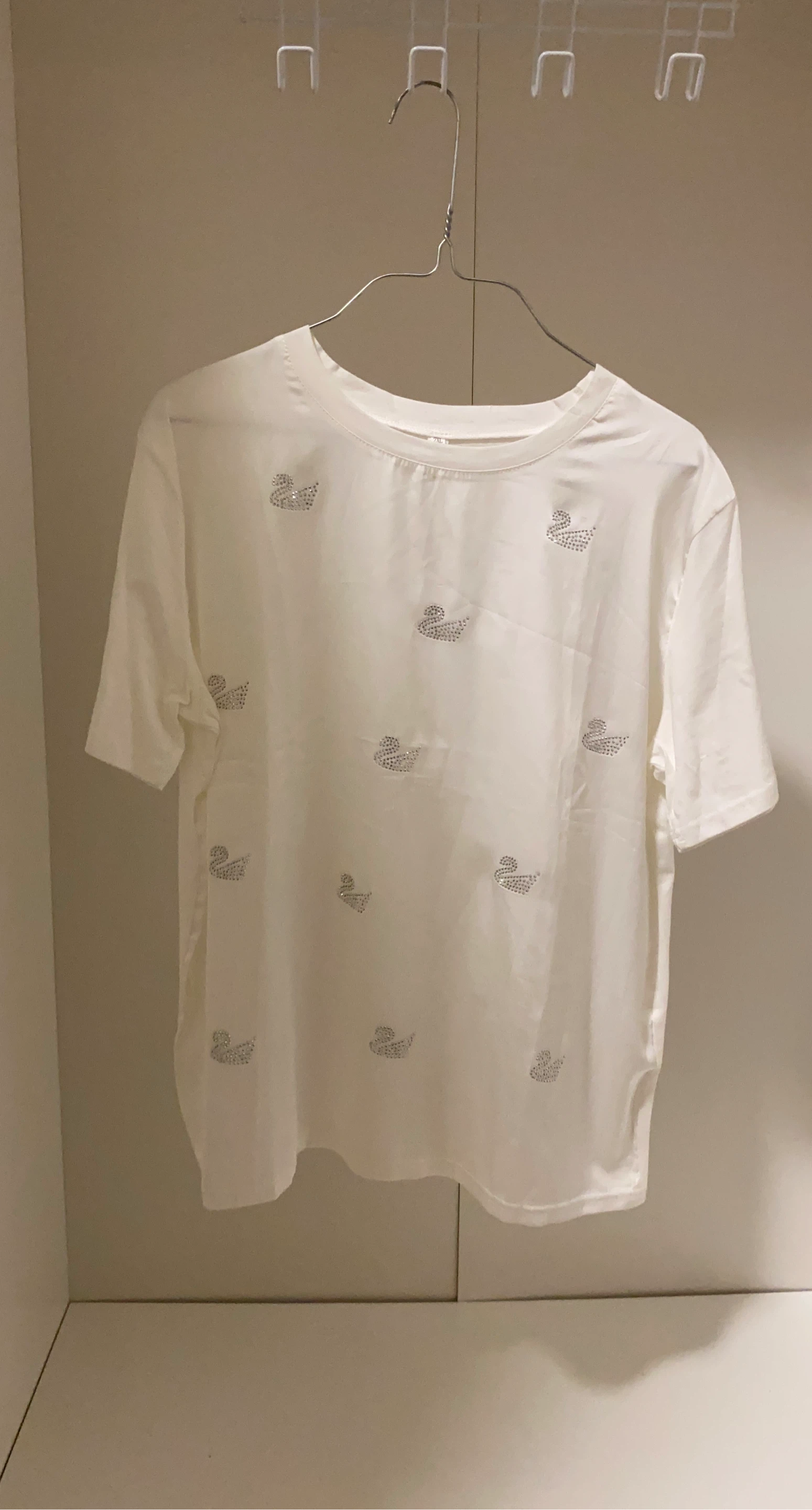 White T-Shirt with Rhinestone Ducklings