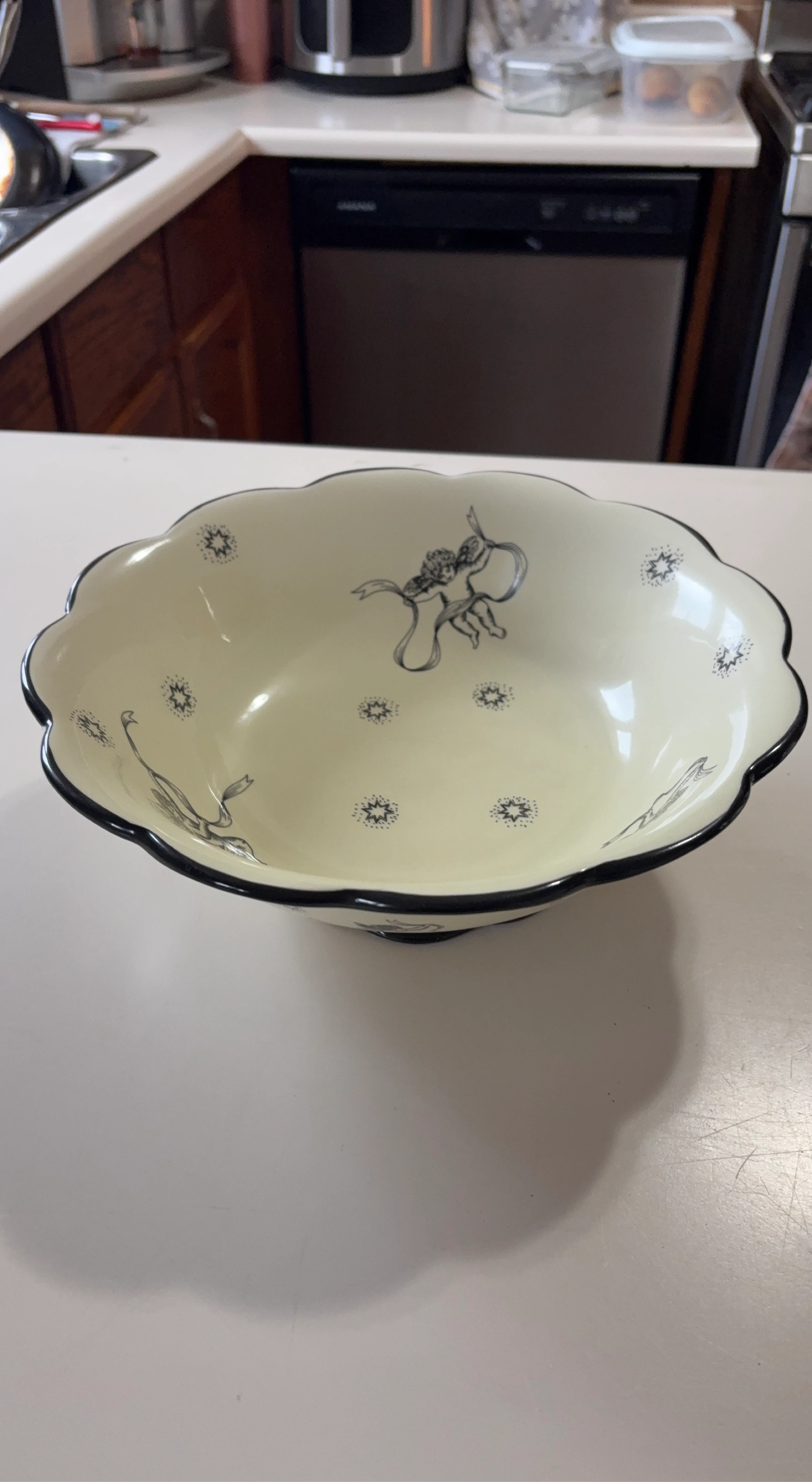 Scalloped Rim Serving Bowl