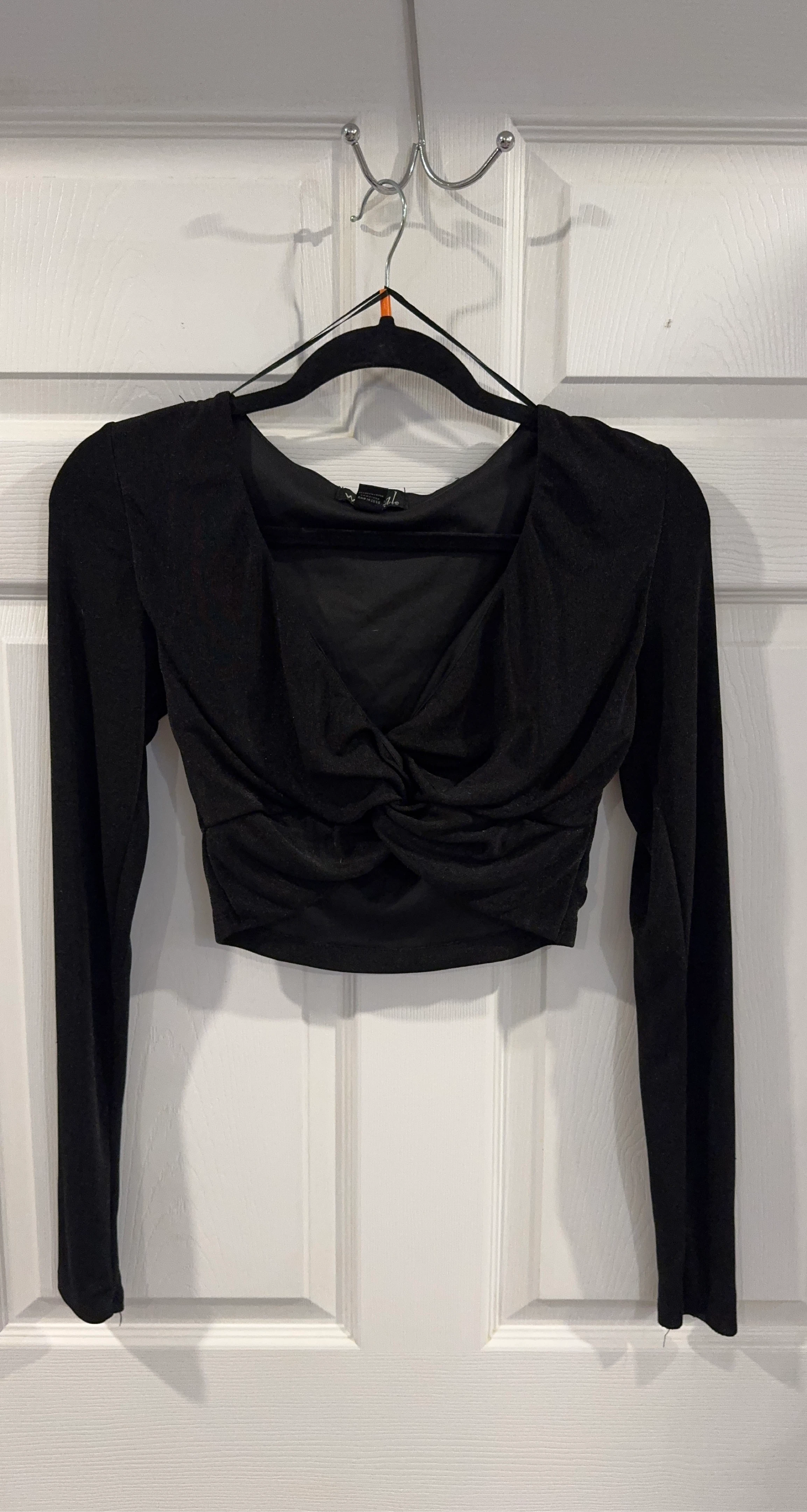 Black Twist Front Long Sleeve Crop Top