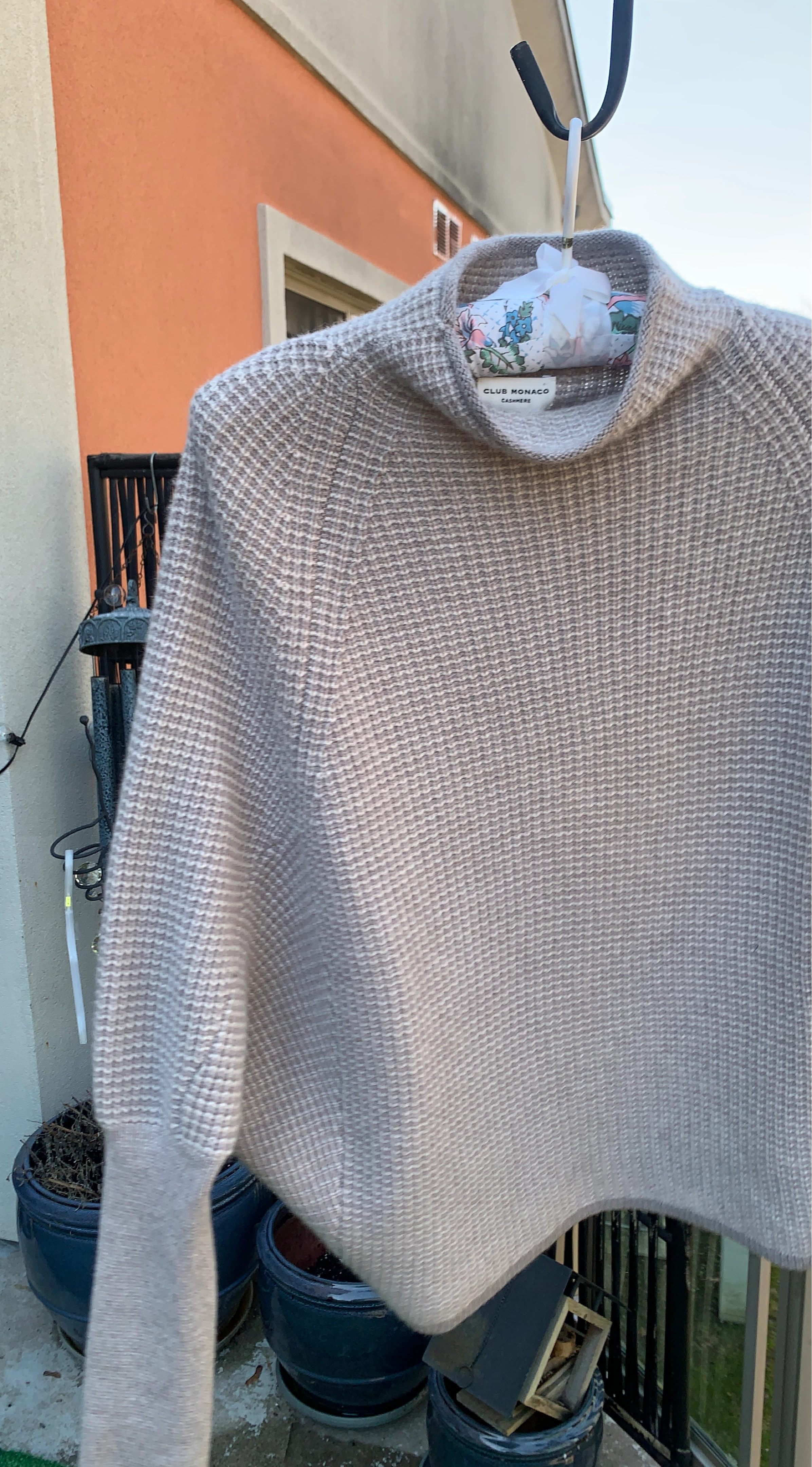 Club Monaco Sweater 100% Cashmere