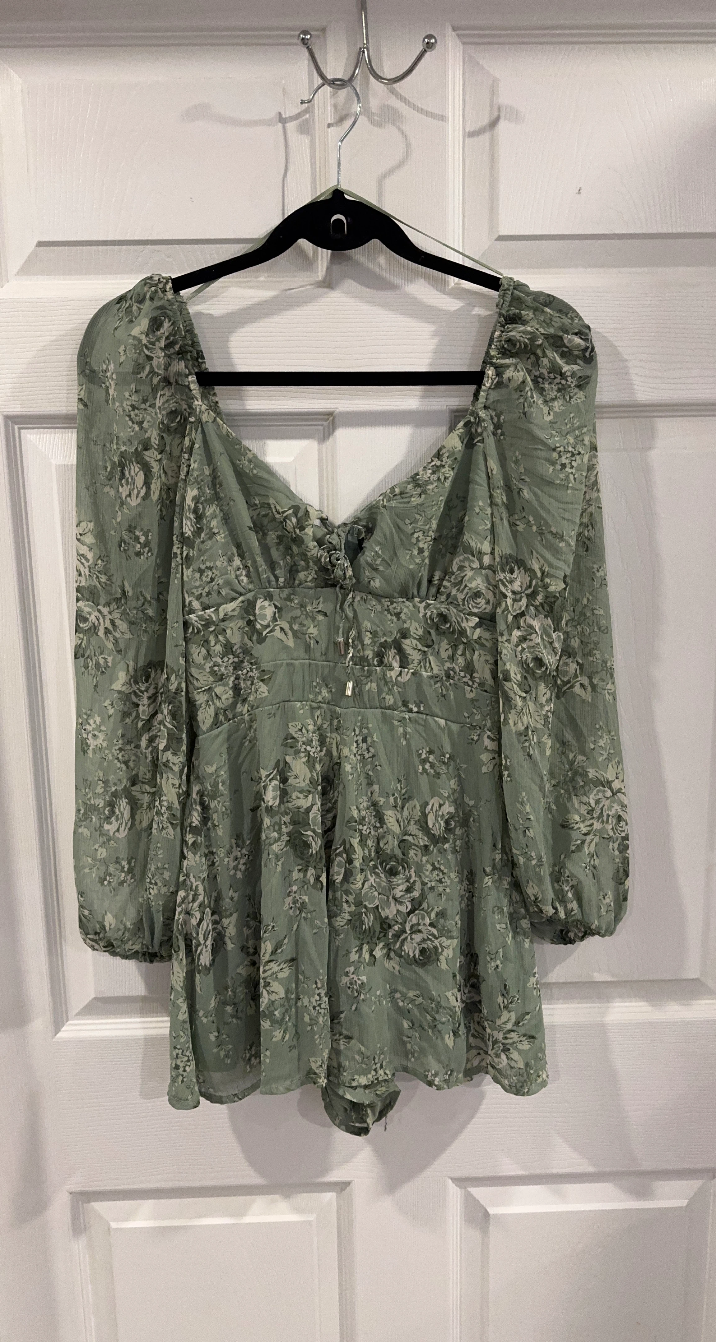 Green floral print romper with 3/4 sleeves