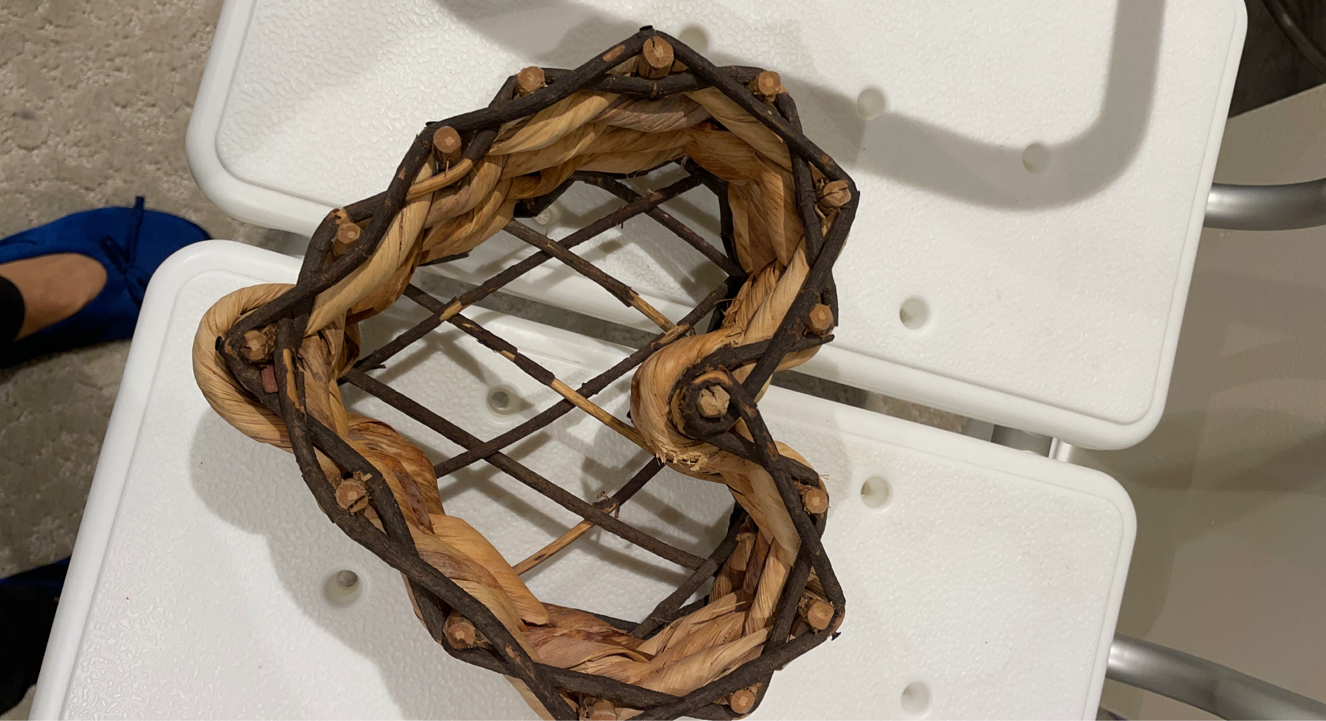 Heart-shaped decorative basket