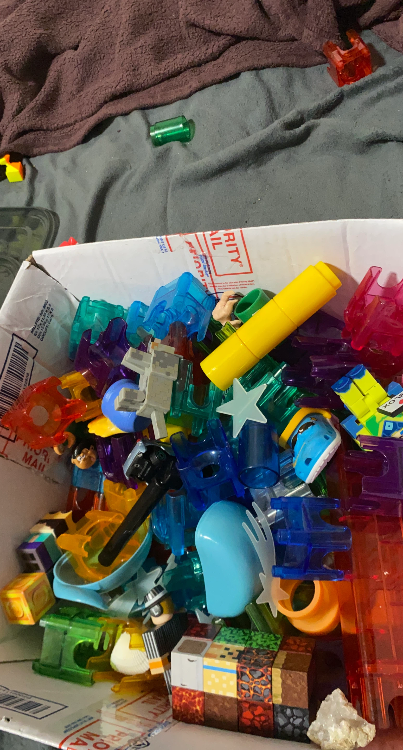 Mixed Building Blocks and Toy Pieces