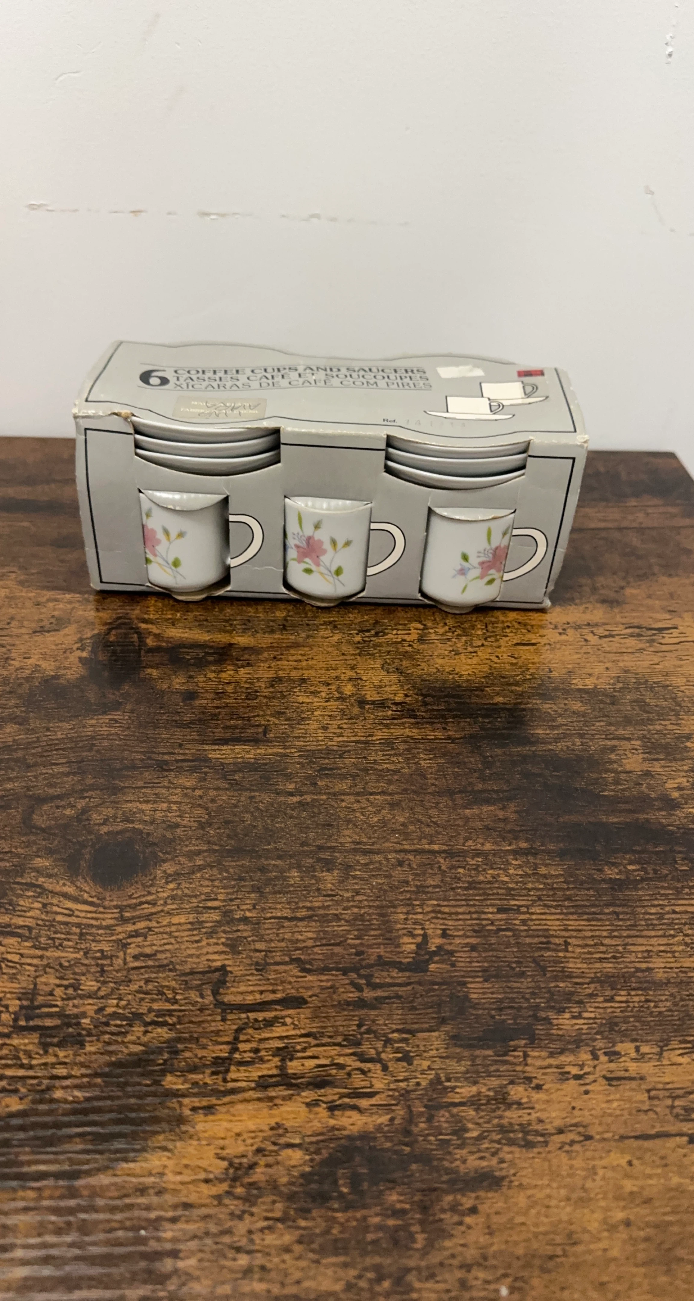 6 Coffee Cups and Saucers Set