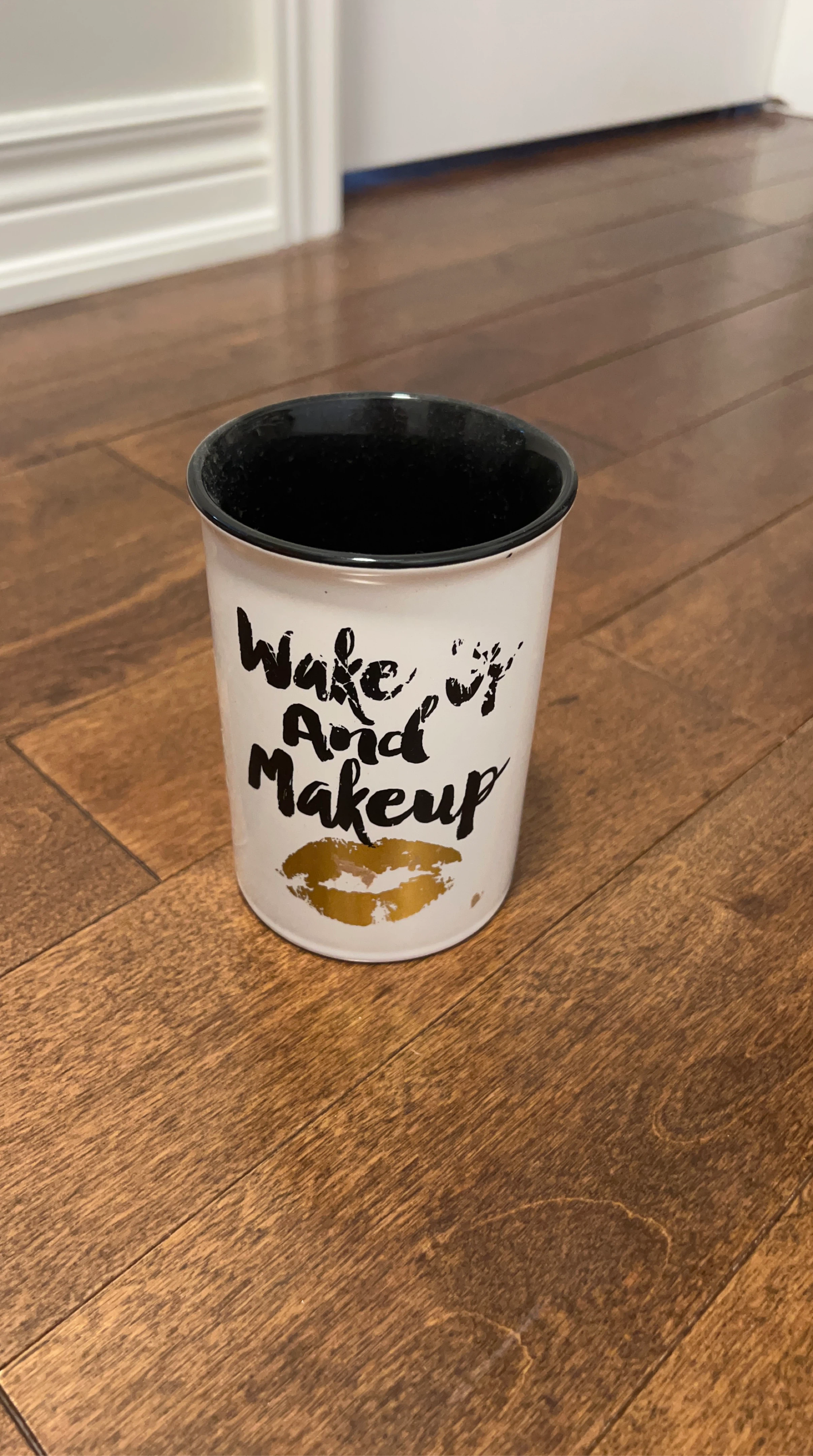 Wake Up And Makeup brush holder