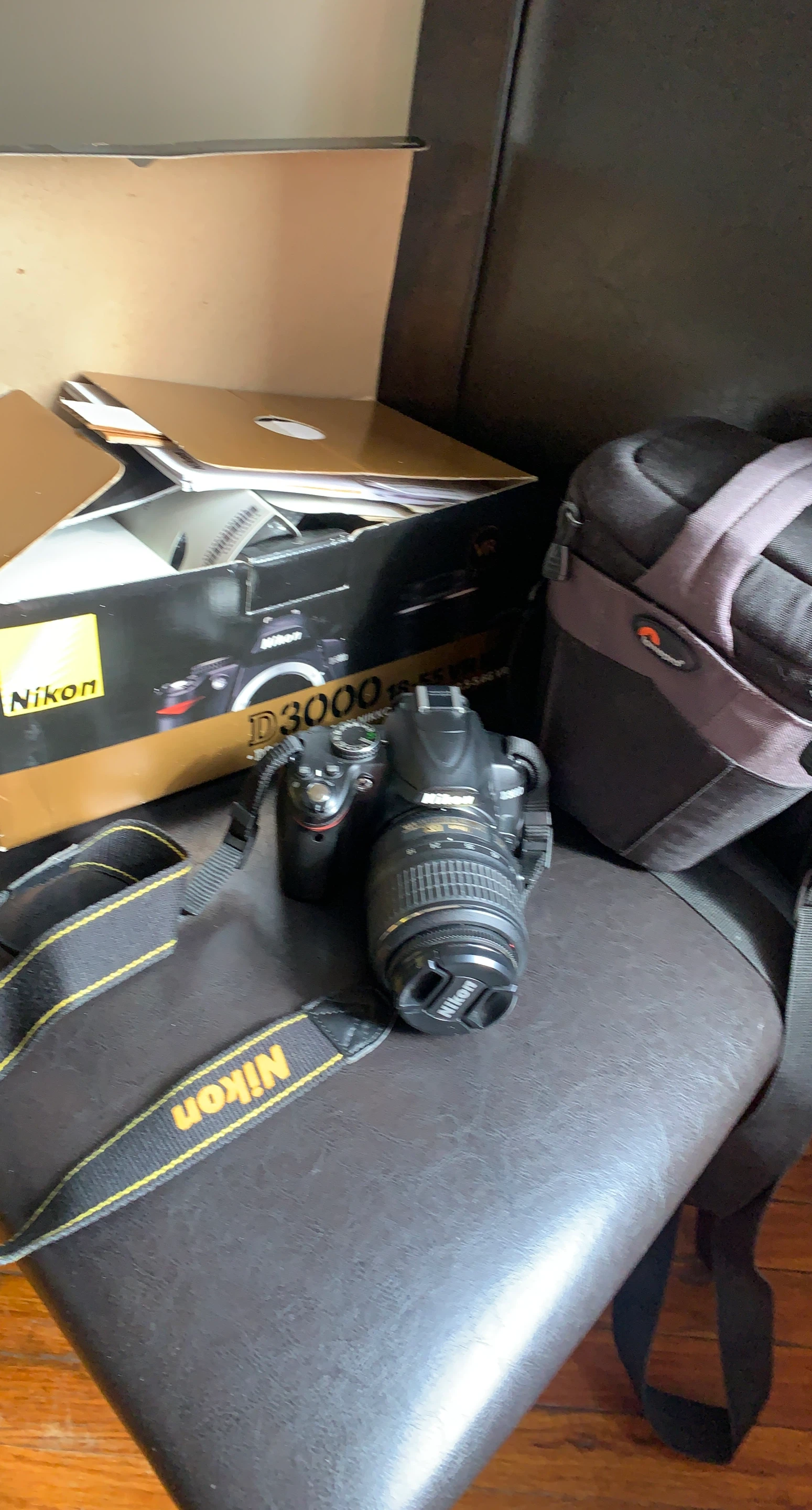Nikon D3000 DSLR Camera with 18-55mm VR Kit Lens and Bag