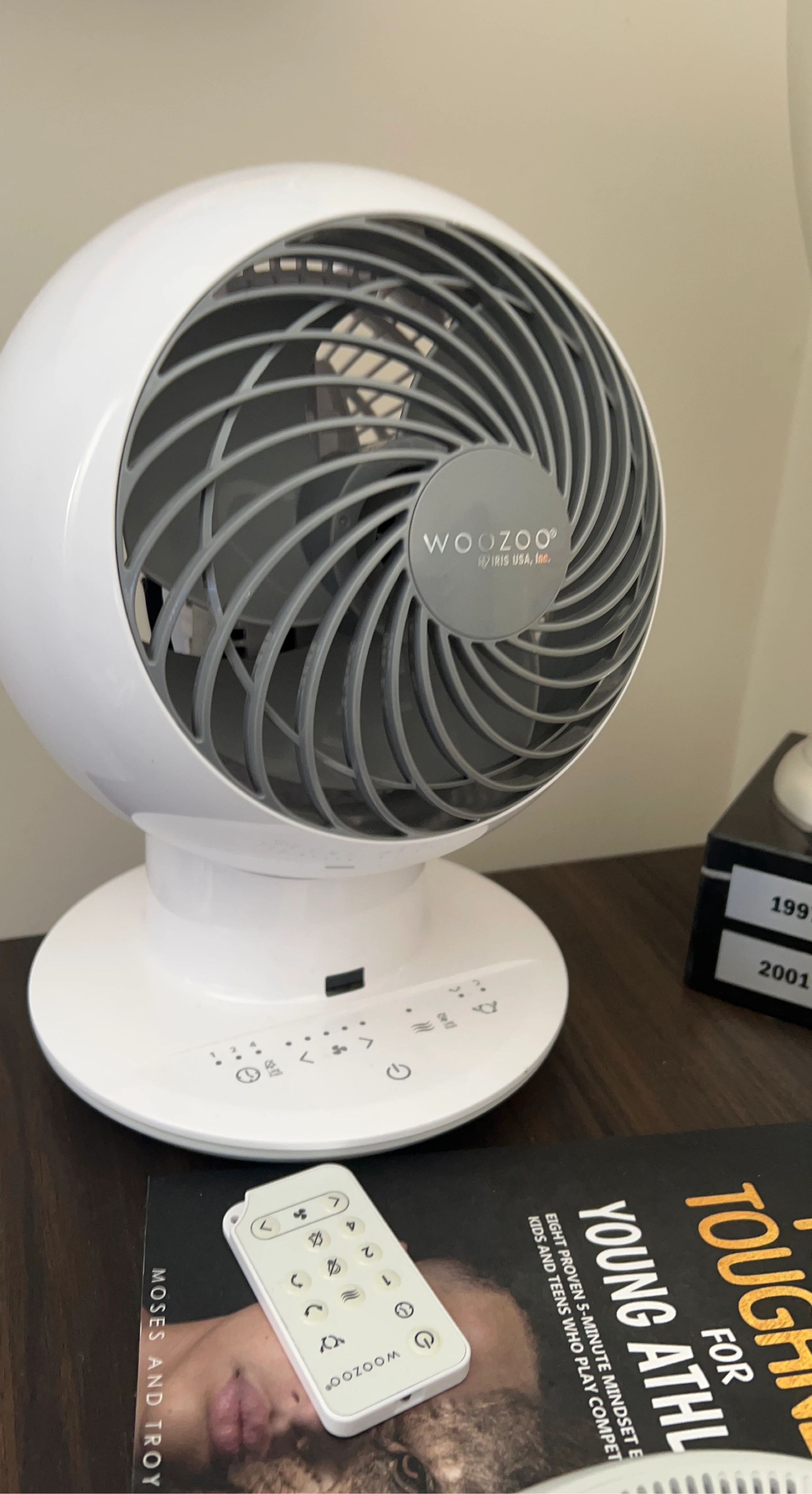 WOO ZOO White Desk Fan with Remote