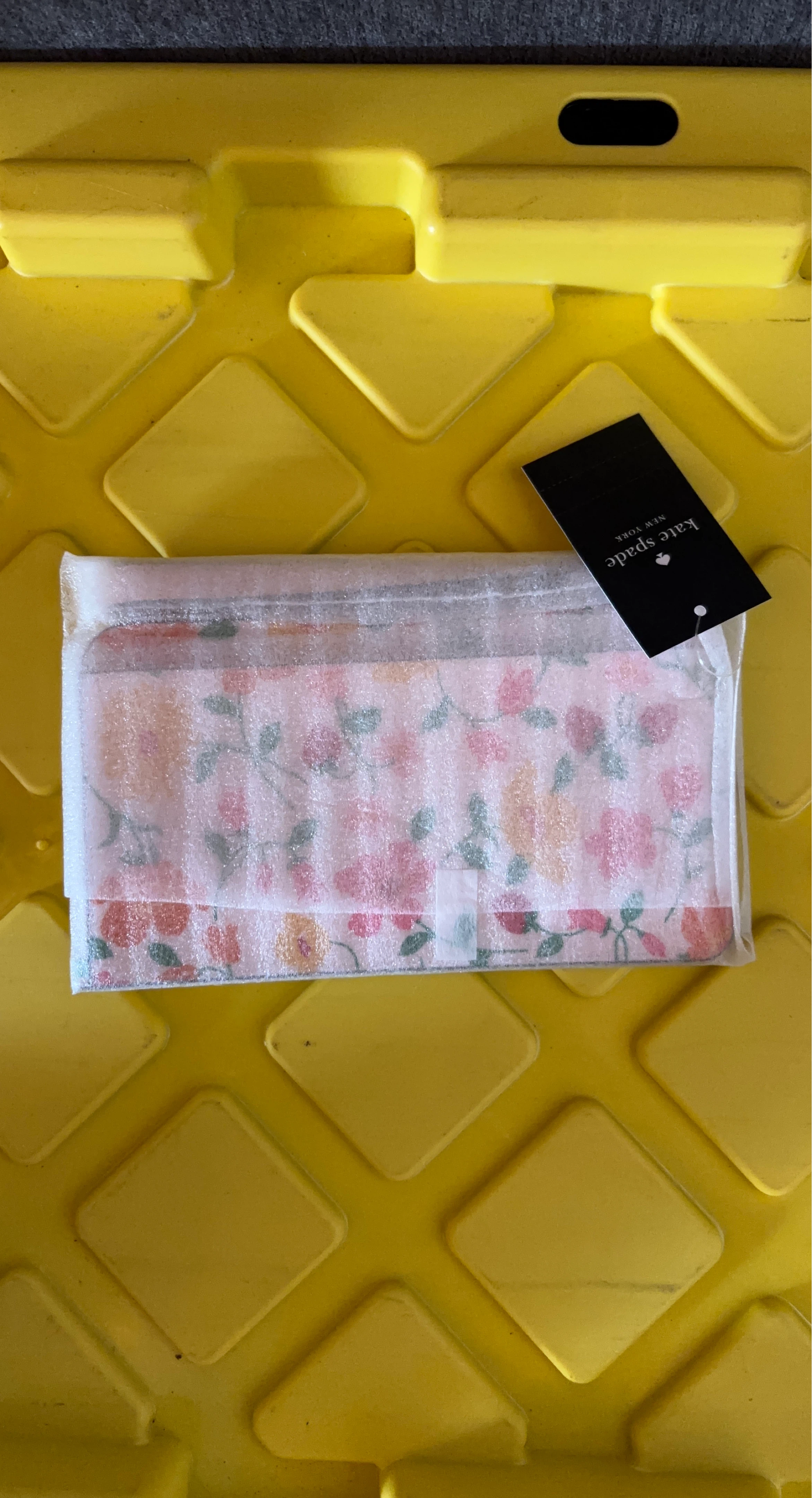 Kate Spade New York Wristlet Floral Strawberries - photo 2