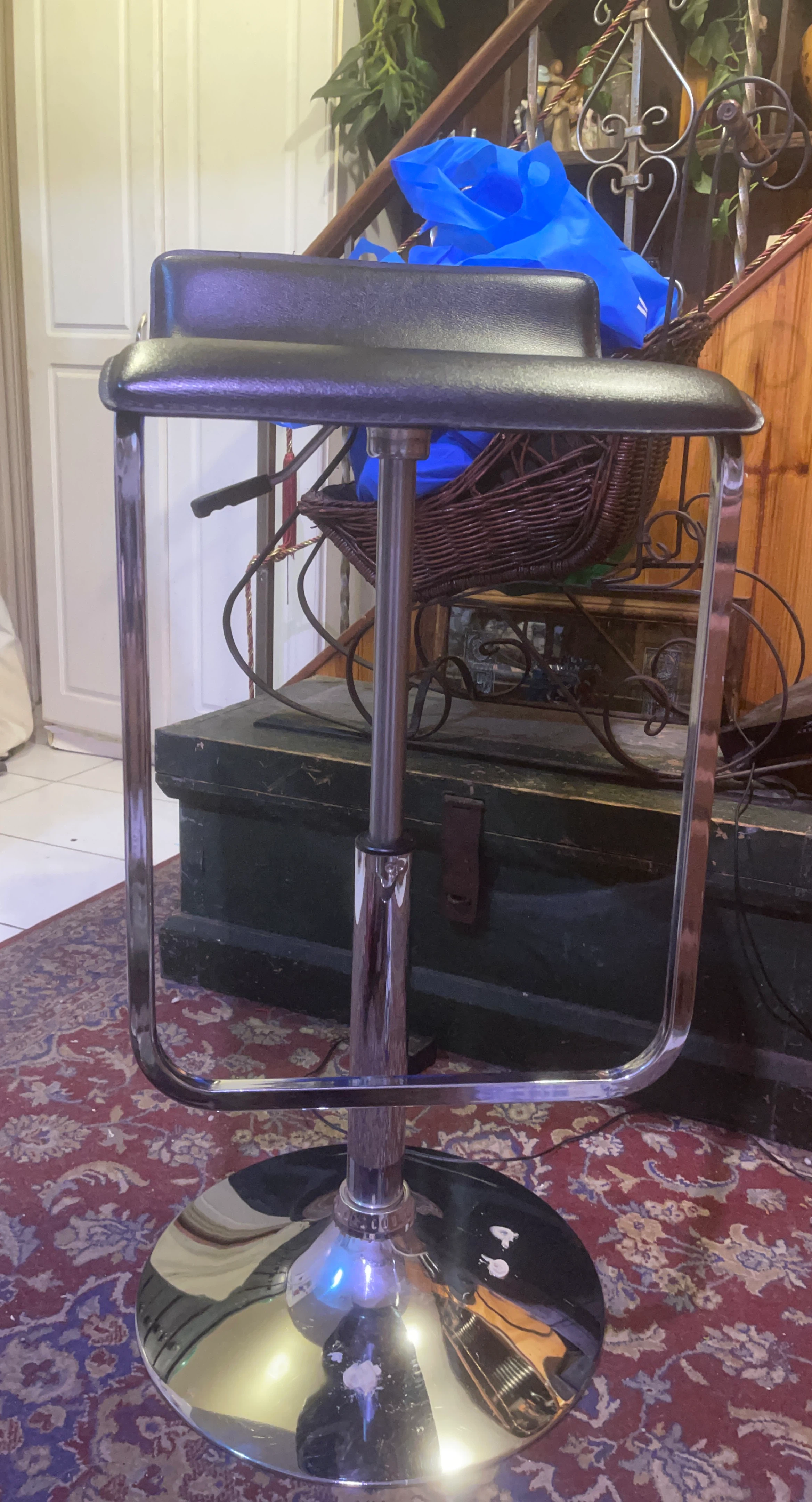 Adjustable Swivel Bar Stool