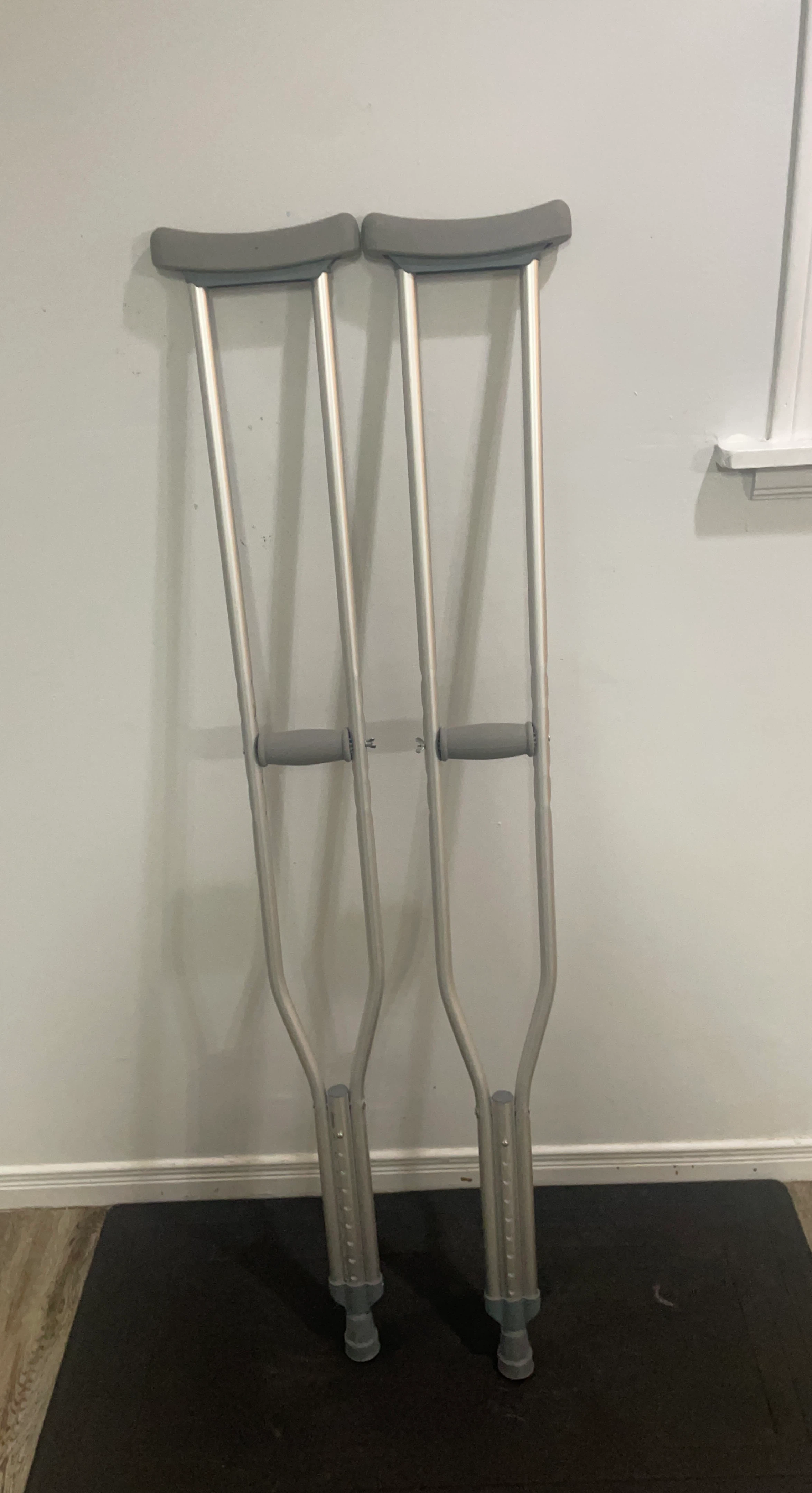 Avantia Adjustable Crutches