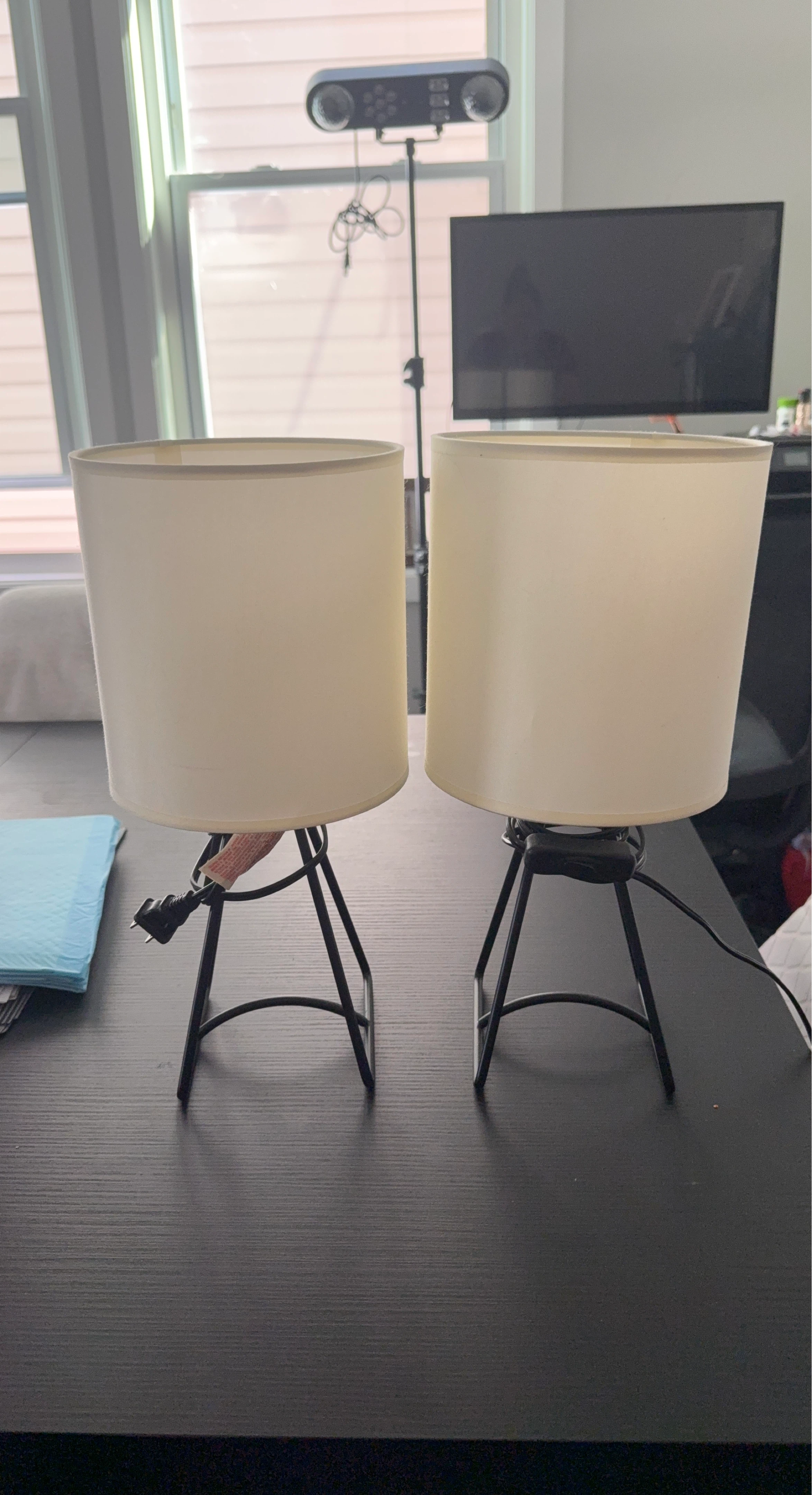 Set of 2 Cream Lamps with Black Metal Base
