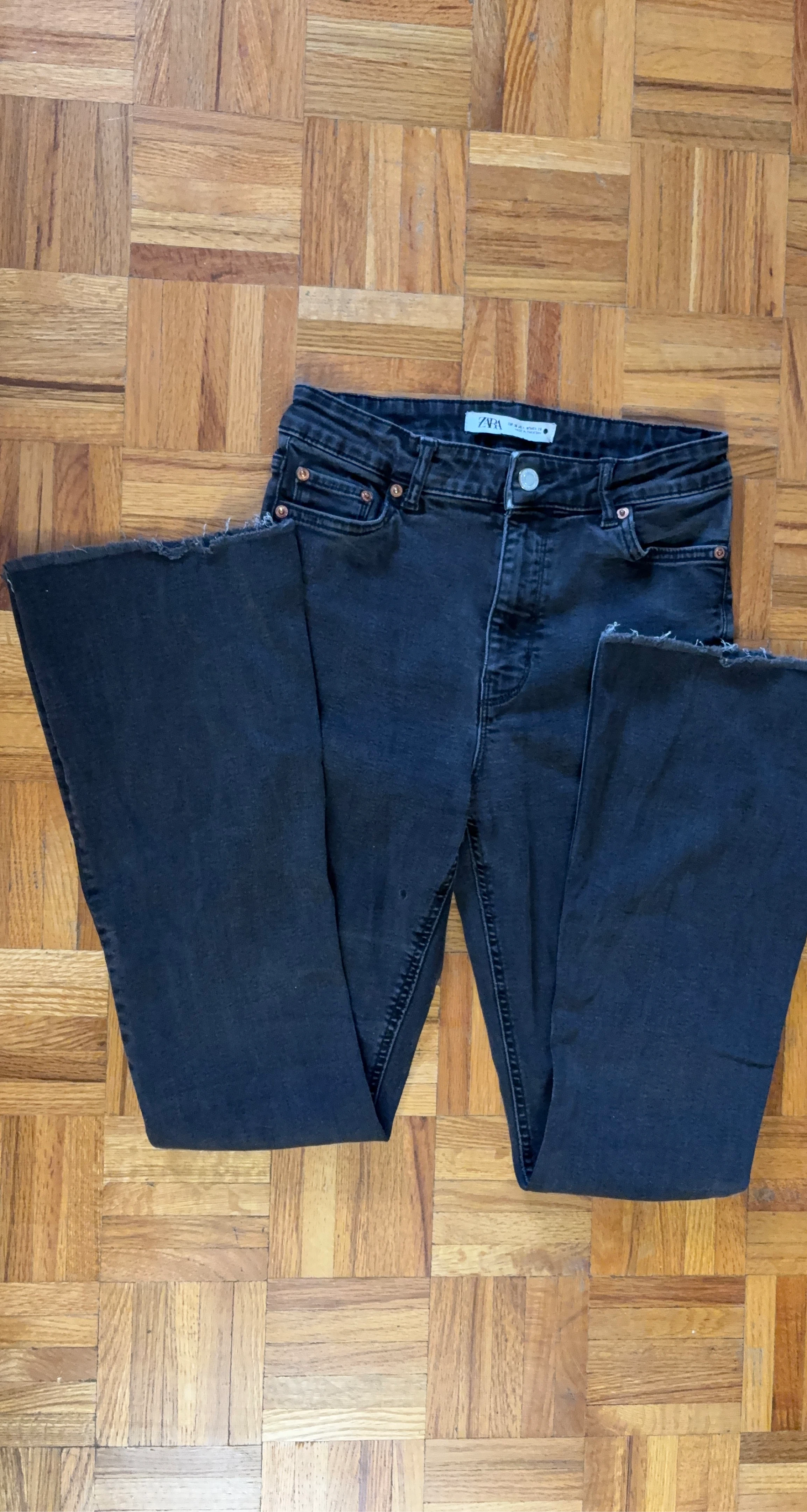 🌱ZARA Black Flare Jeans🌱