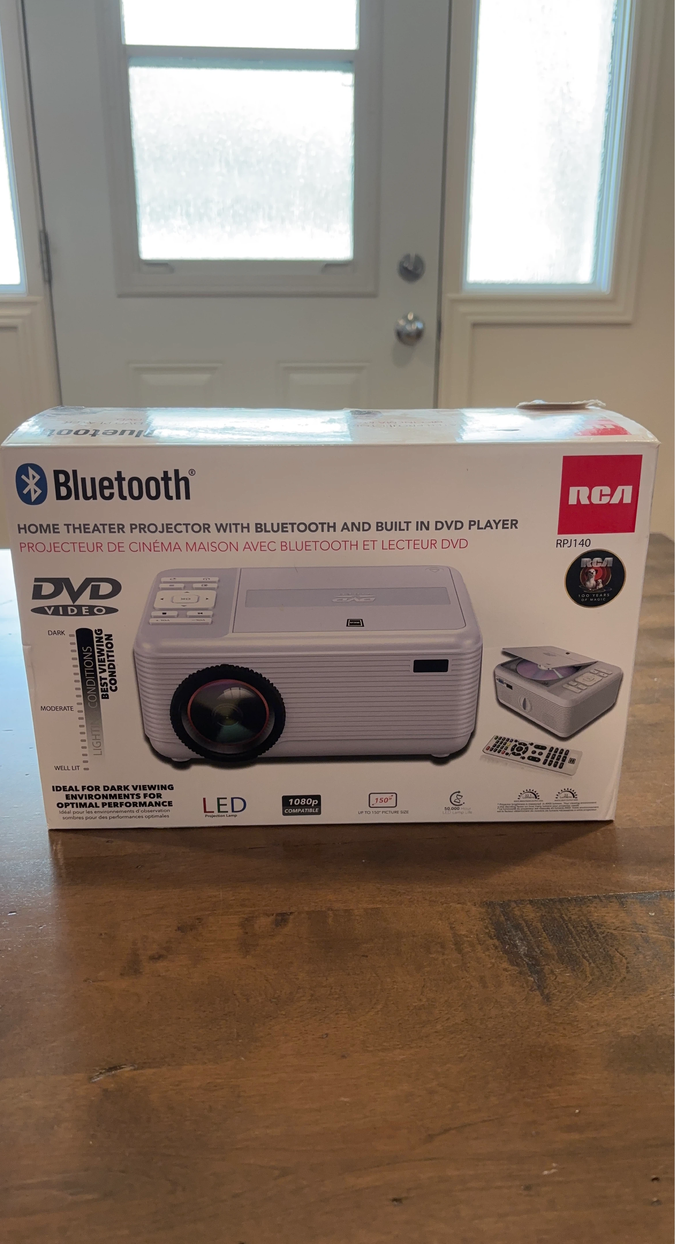 *New* RCA RPJ140 Projector with Bluetooth and DVD Player