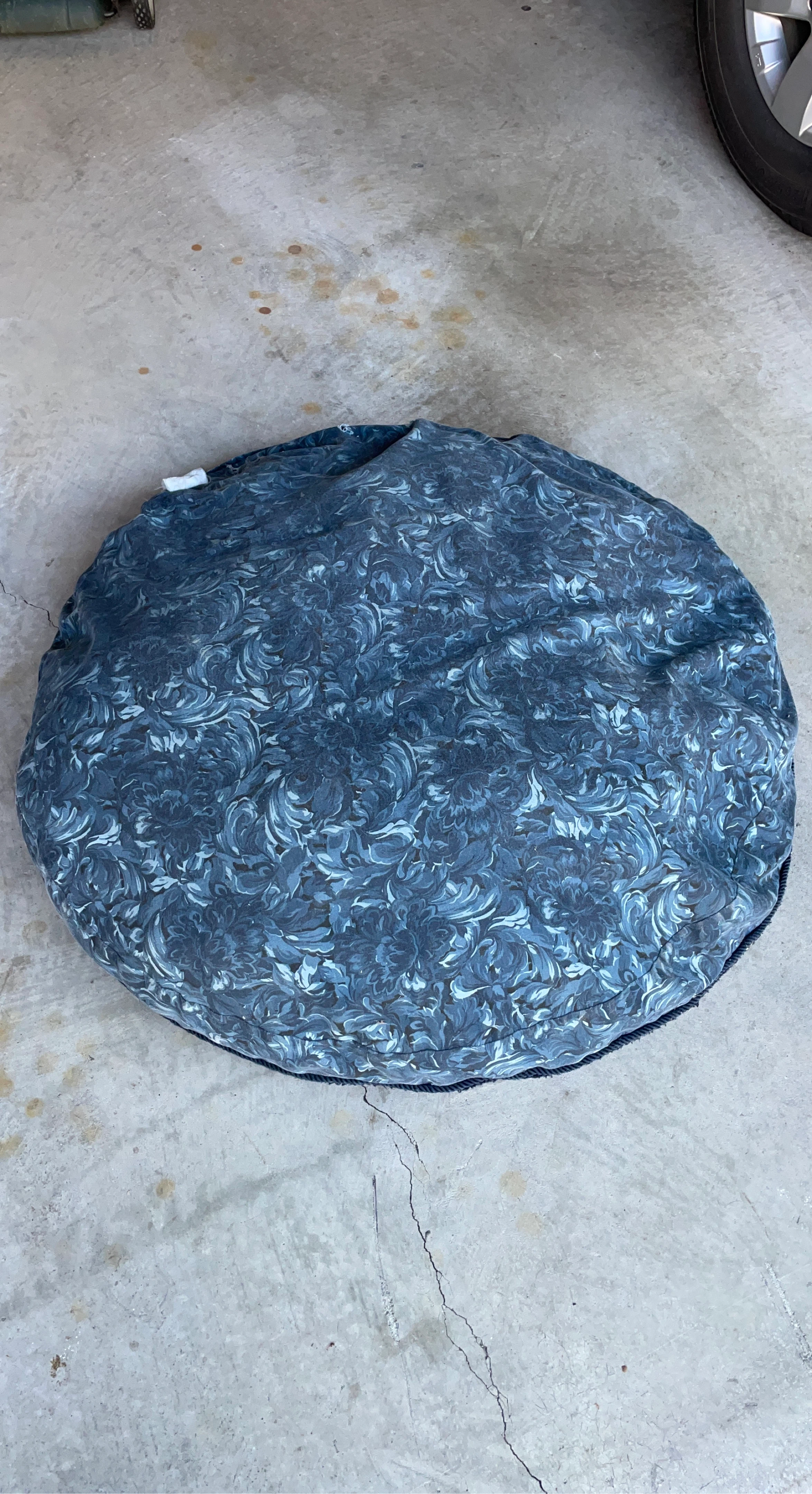 Round Pet Bed with Floral Pattern 42” diameter
