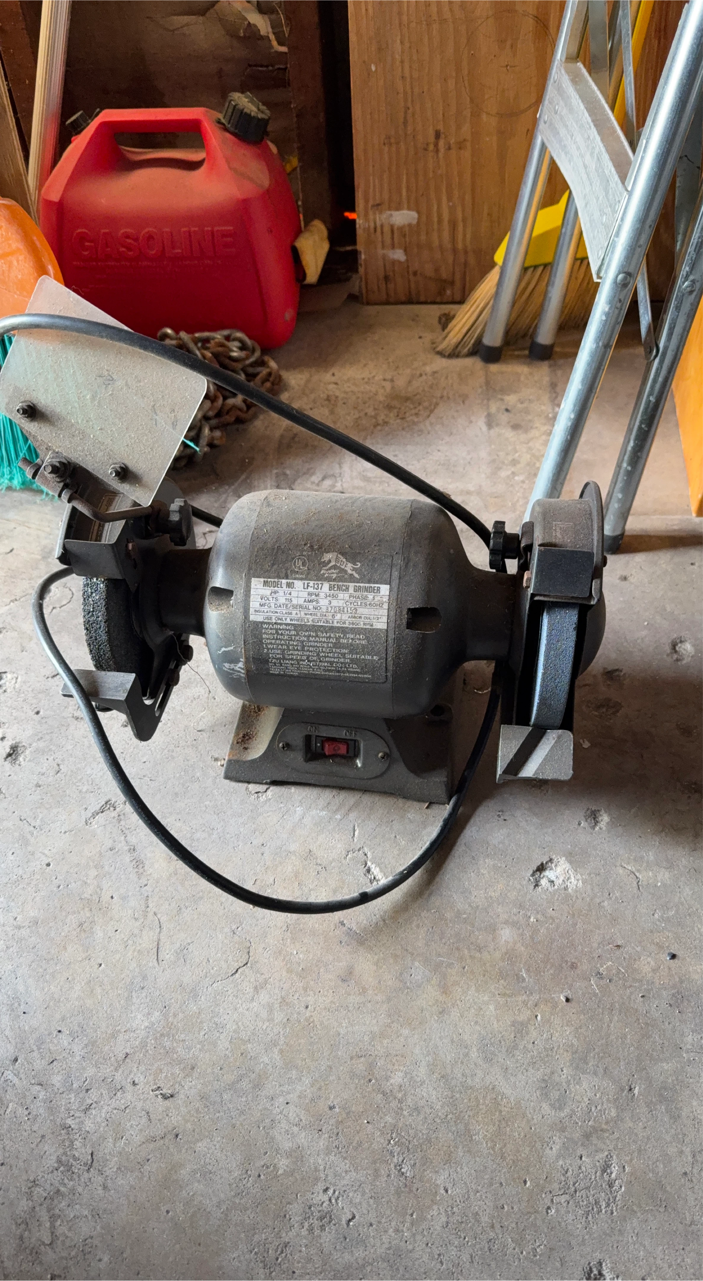 LF-137 Bench Grinder