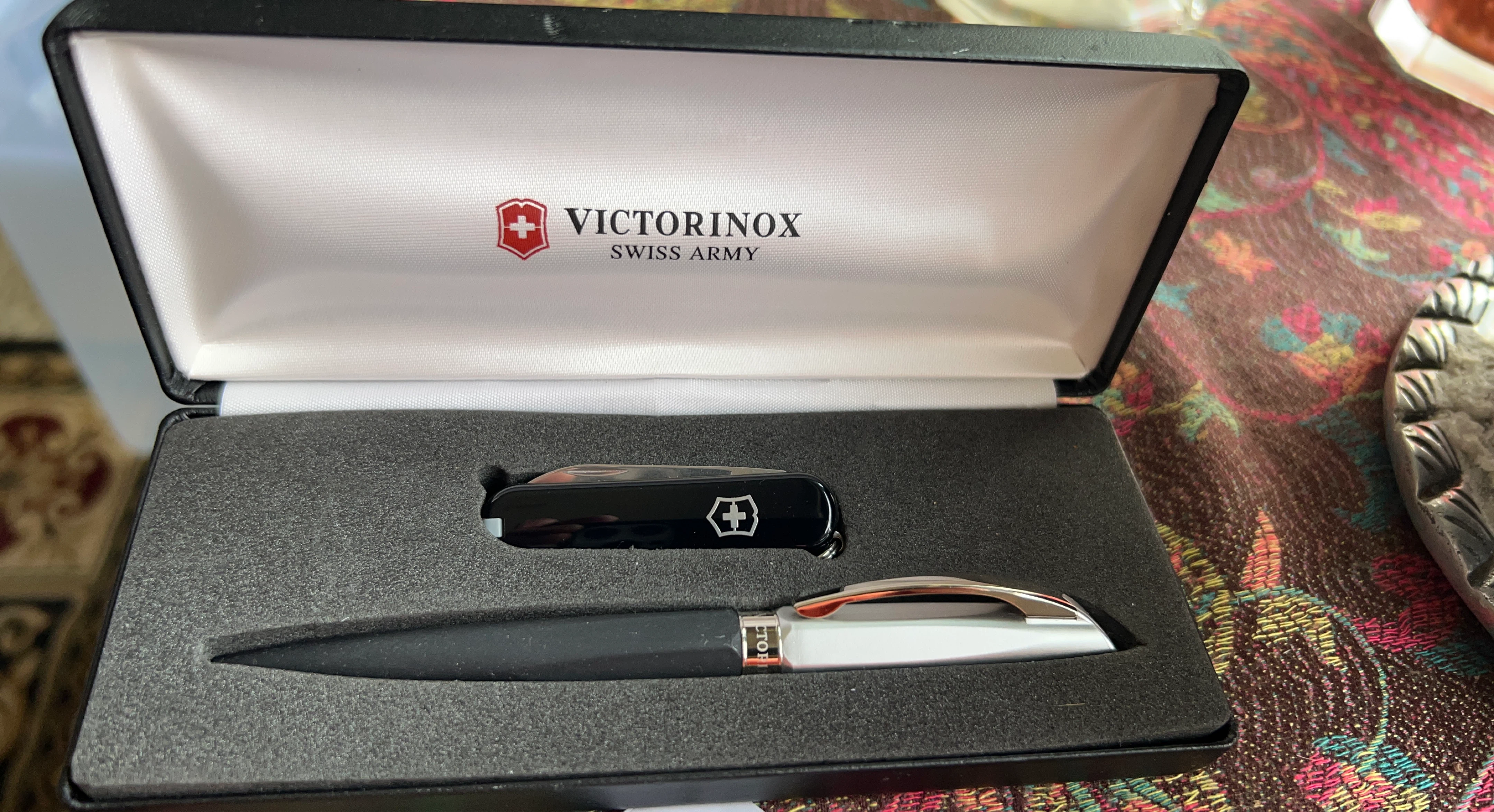 Victorinox Swiss Army Knife and Pen Gift Set 🌱