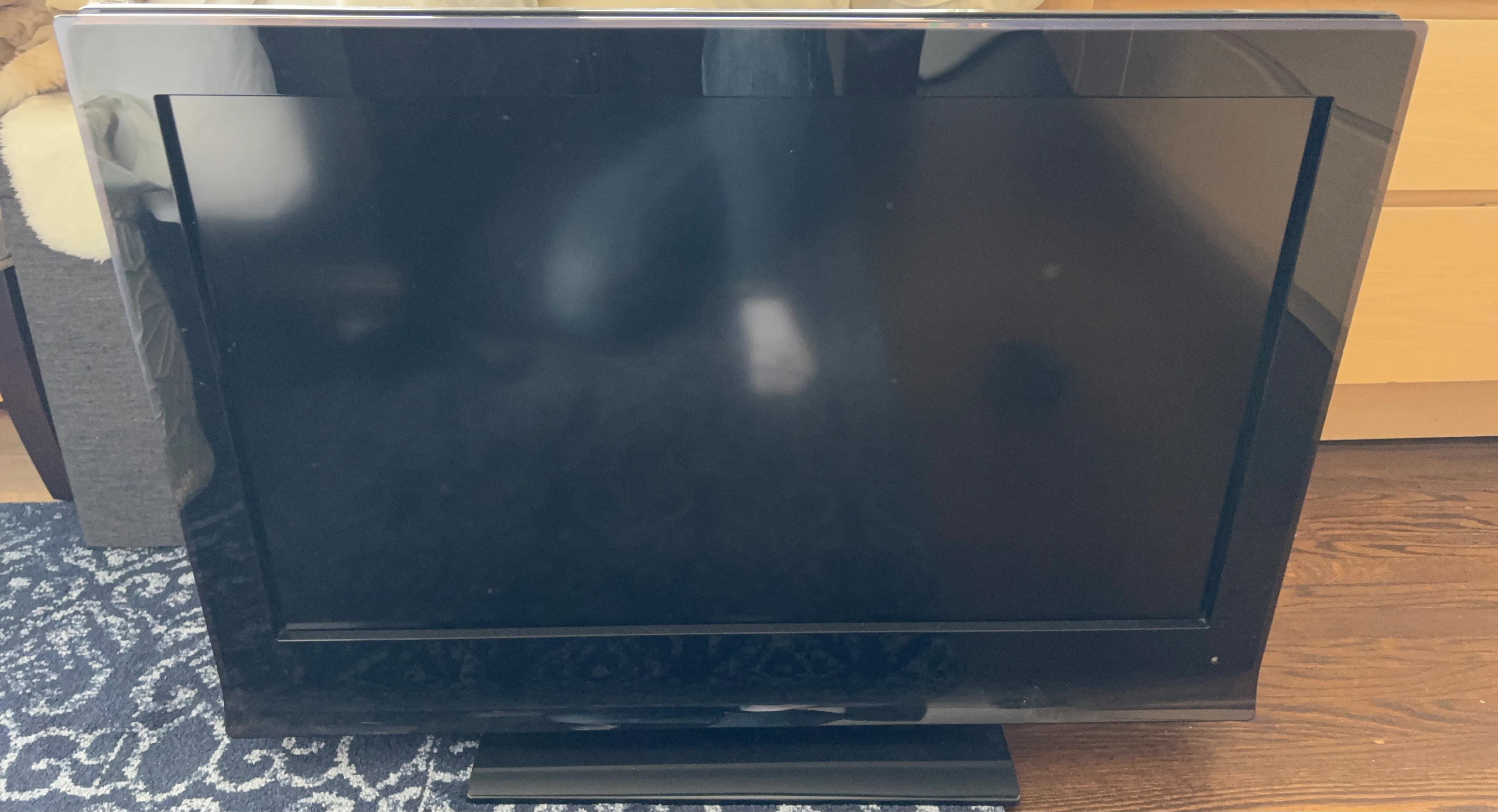 Black 32” insignia tv