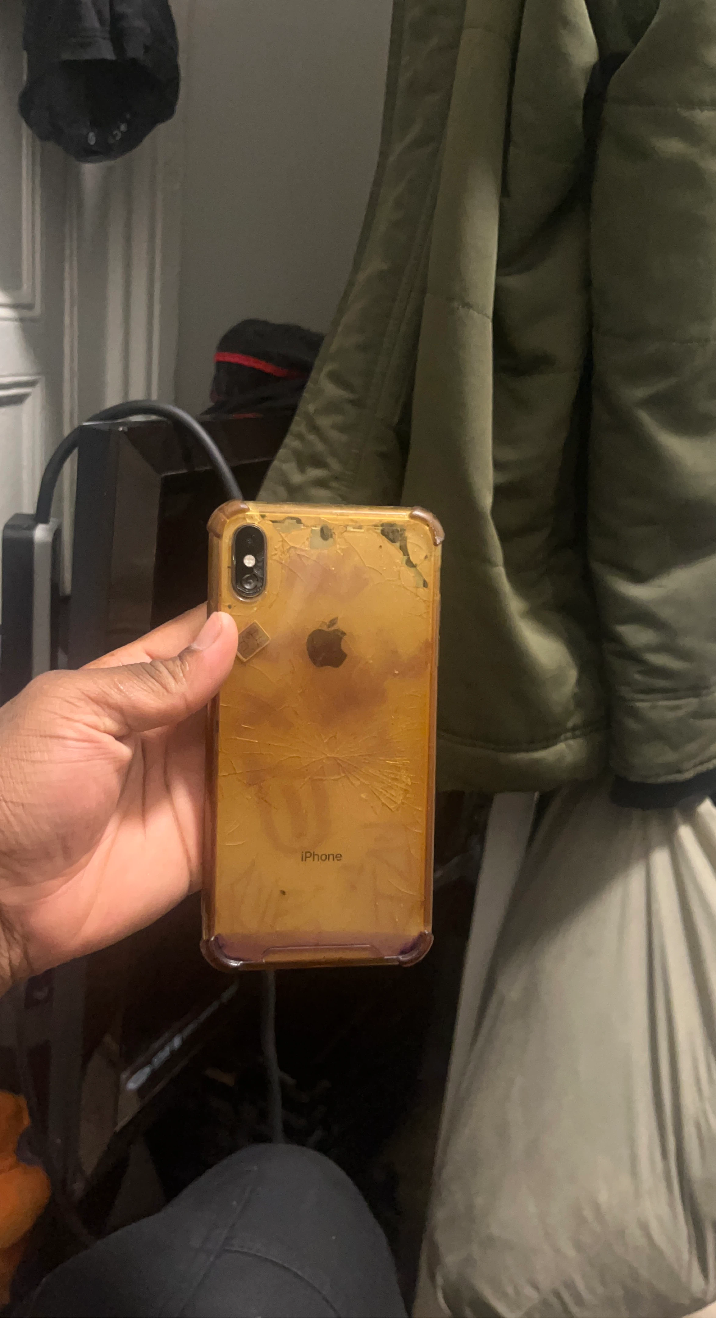 Apple iPhone (Cracked Screen)