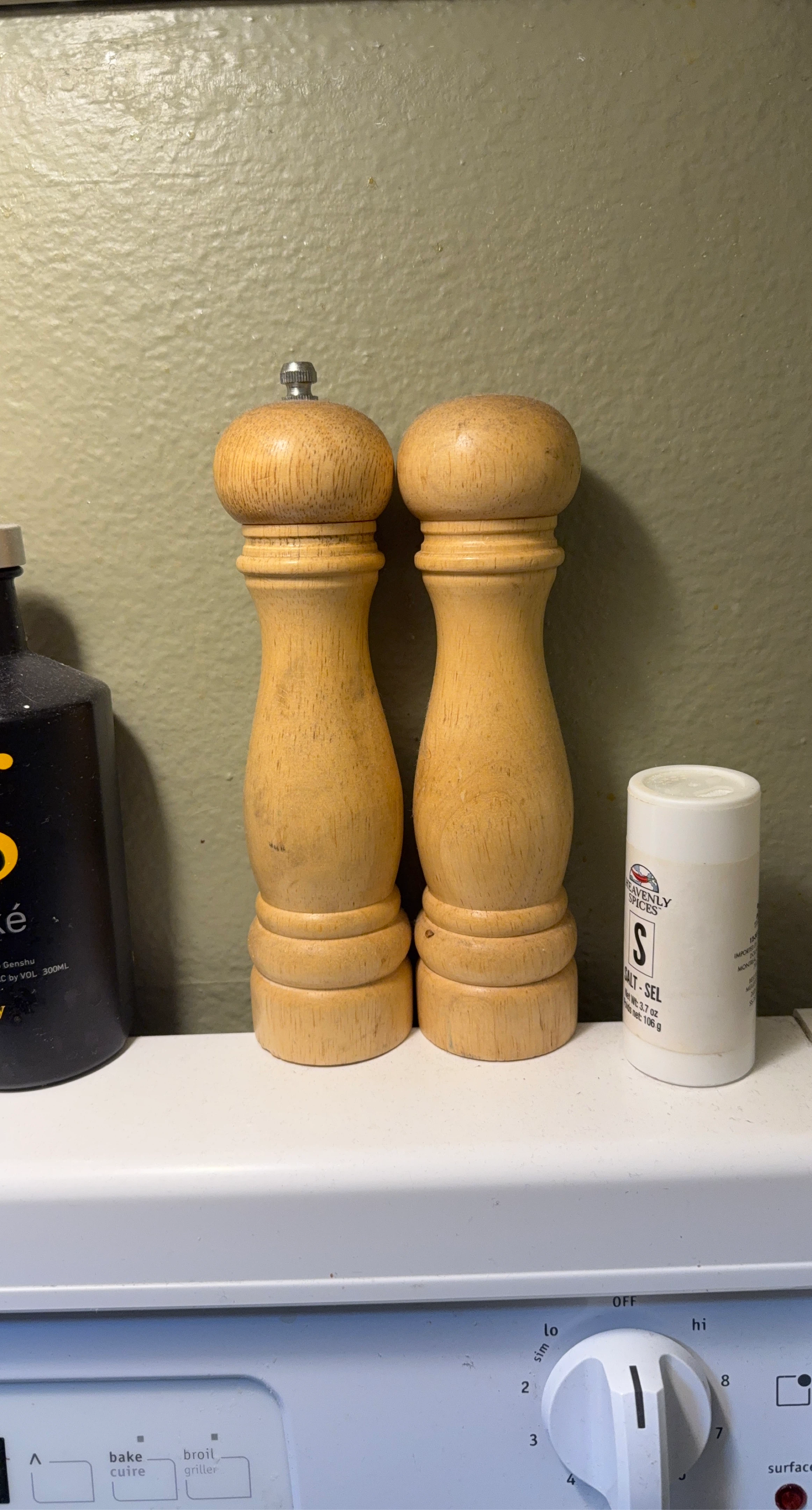 Wooden Salt and Pepper Grinders Set