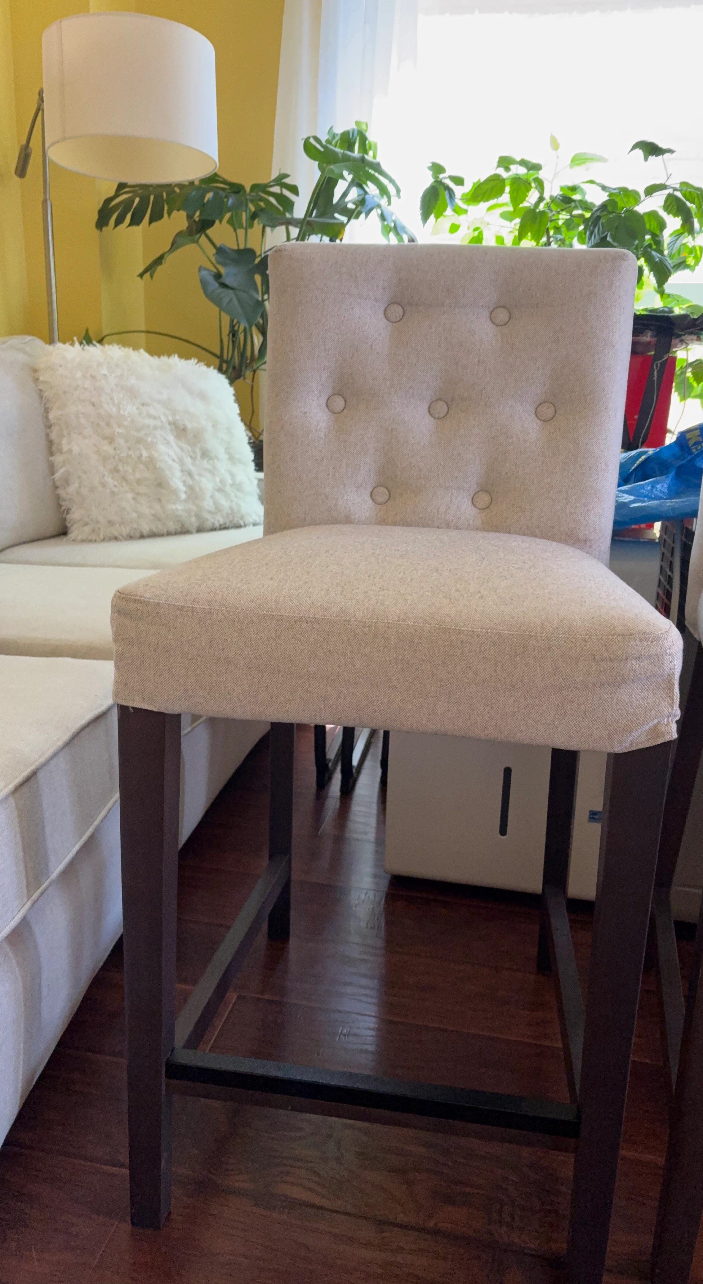 Tufted Upholstered Bar Stool