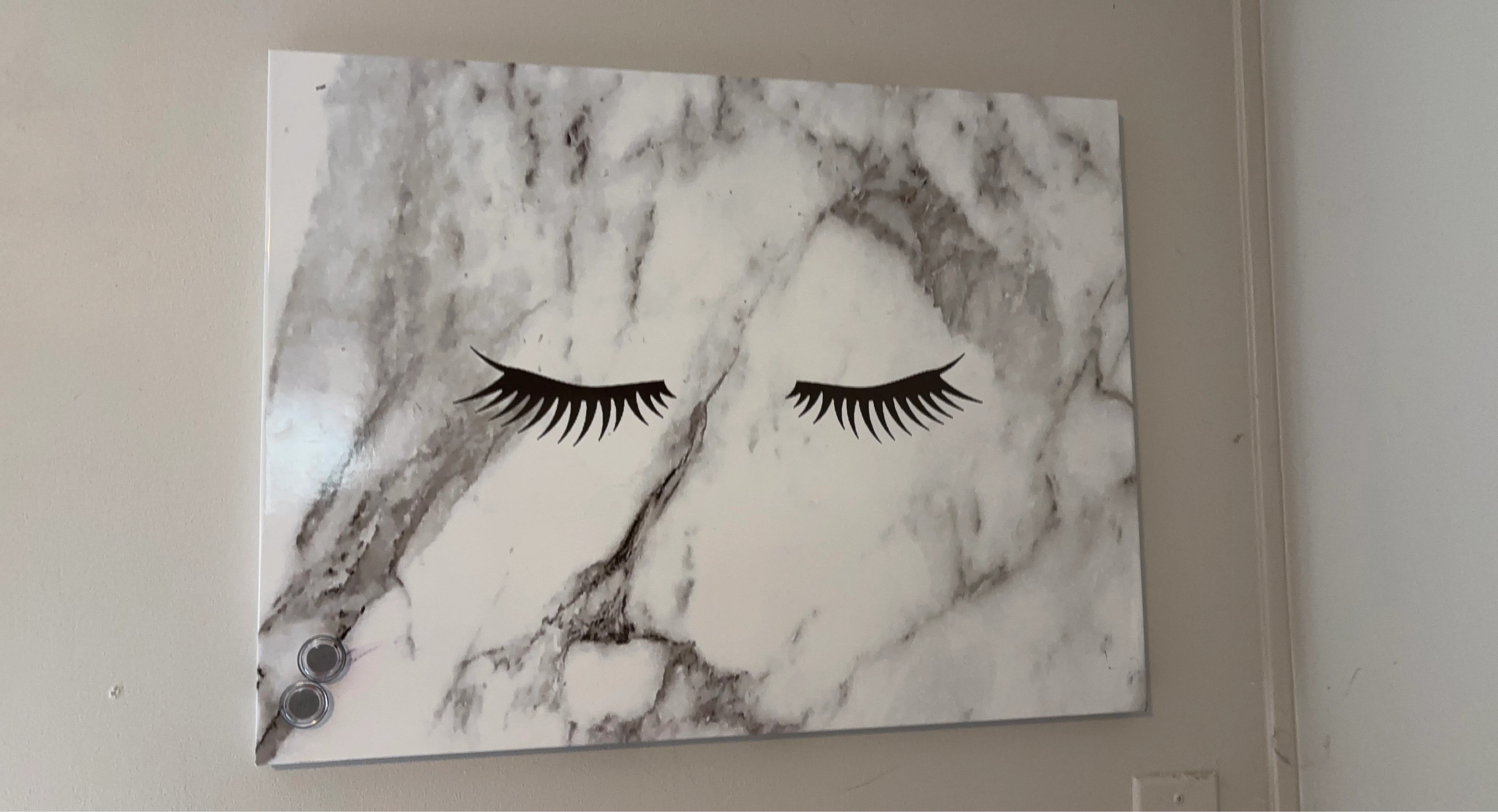 Marble Effect Magnetic Wall Art with Eyelashes