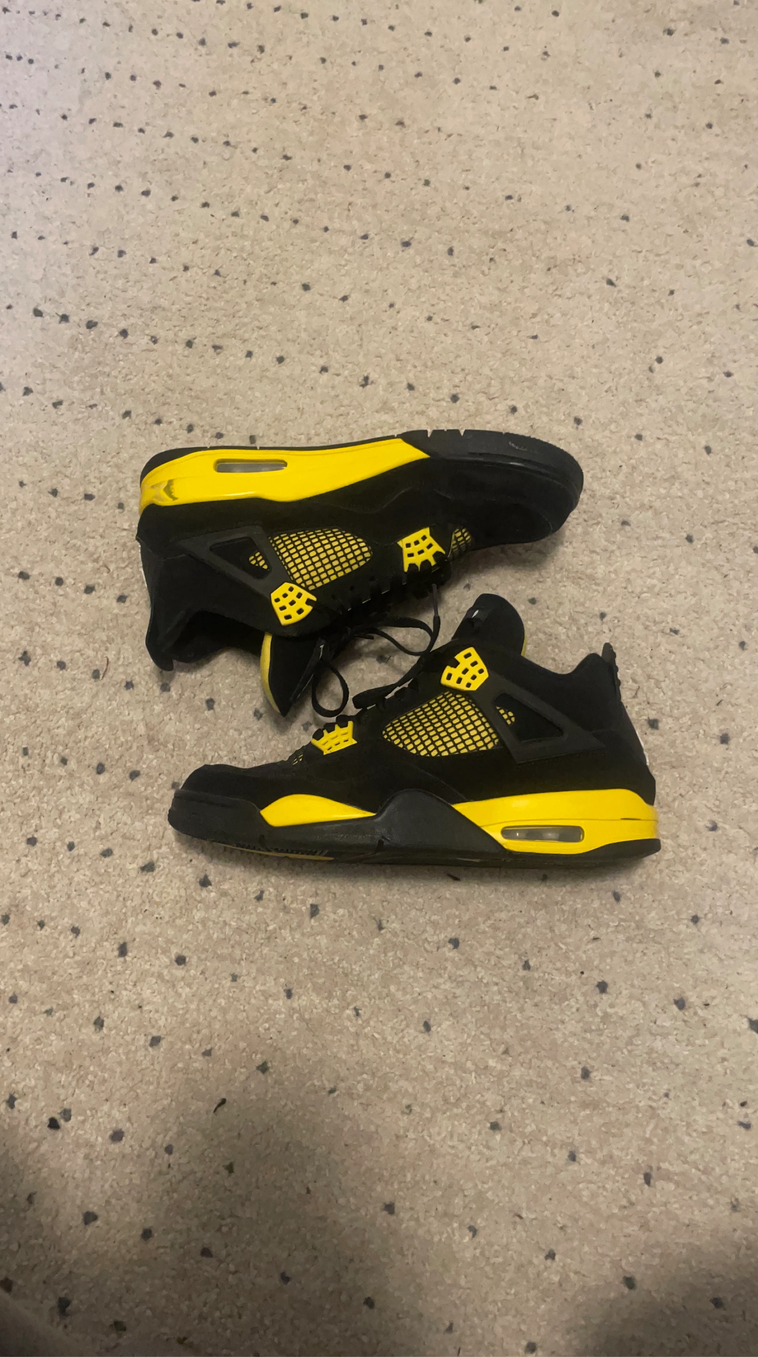 Air Jordan 4 "Lightning"