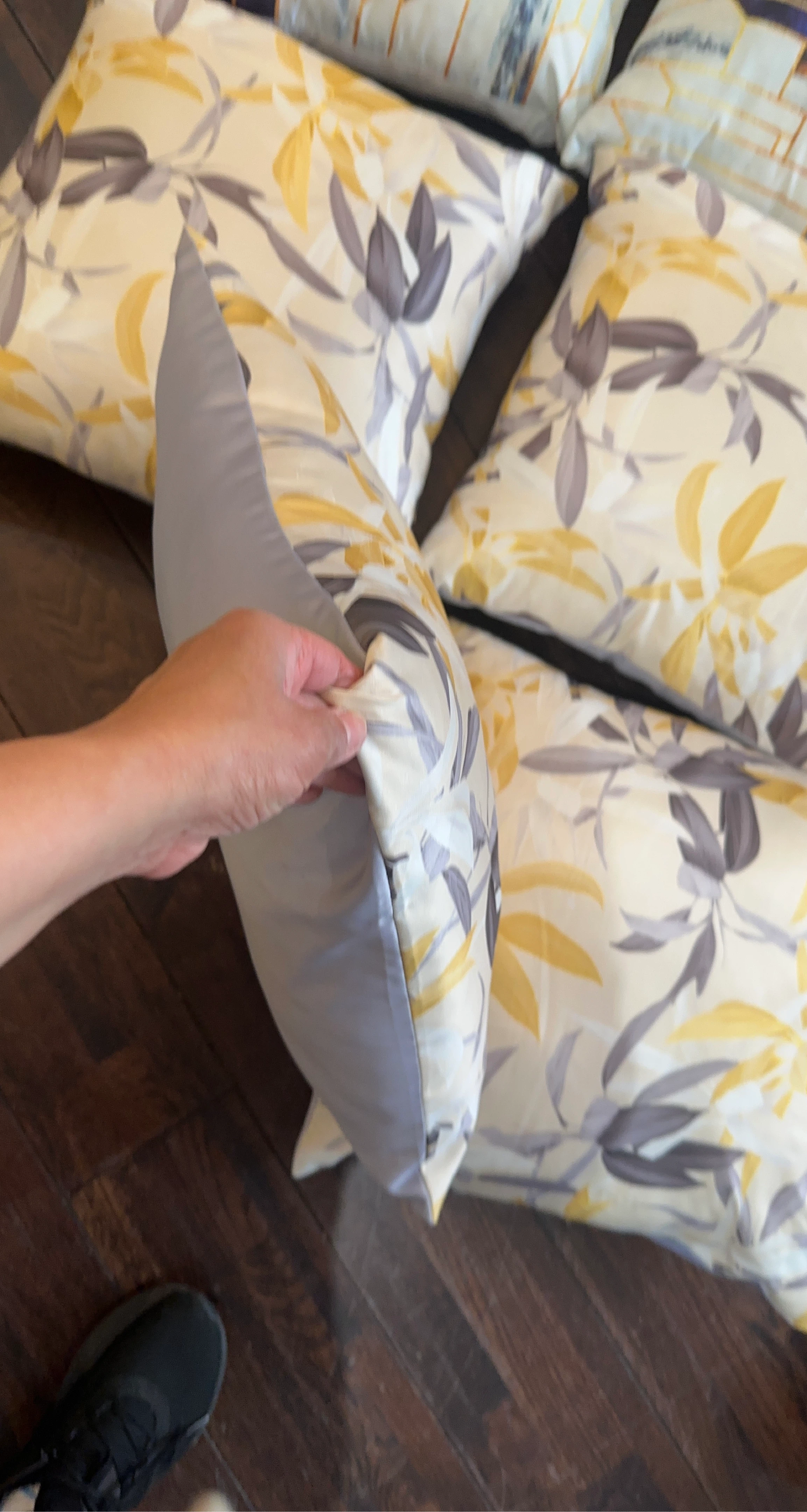 Set of Decorative Throw Pillows