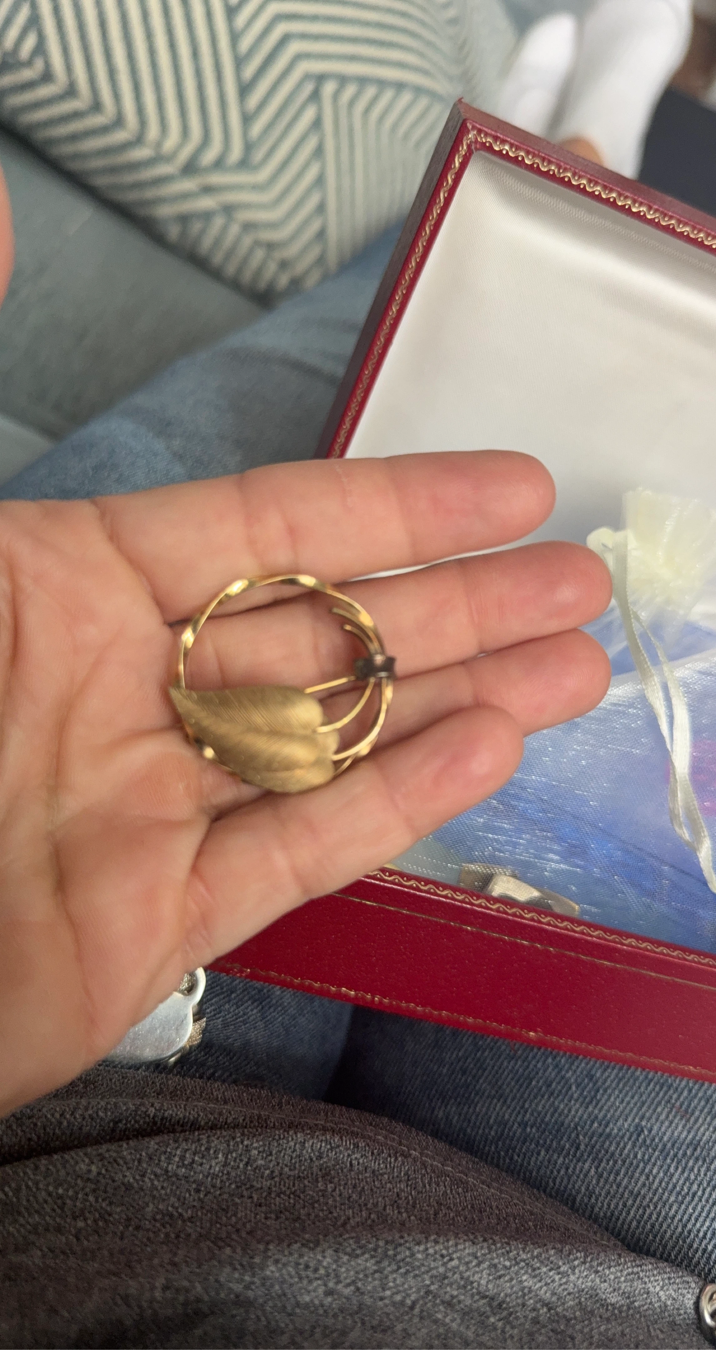 Vintage Gold Tone Leaf Brooch Pin
