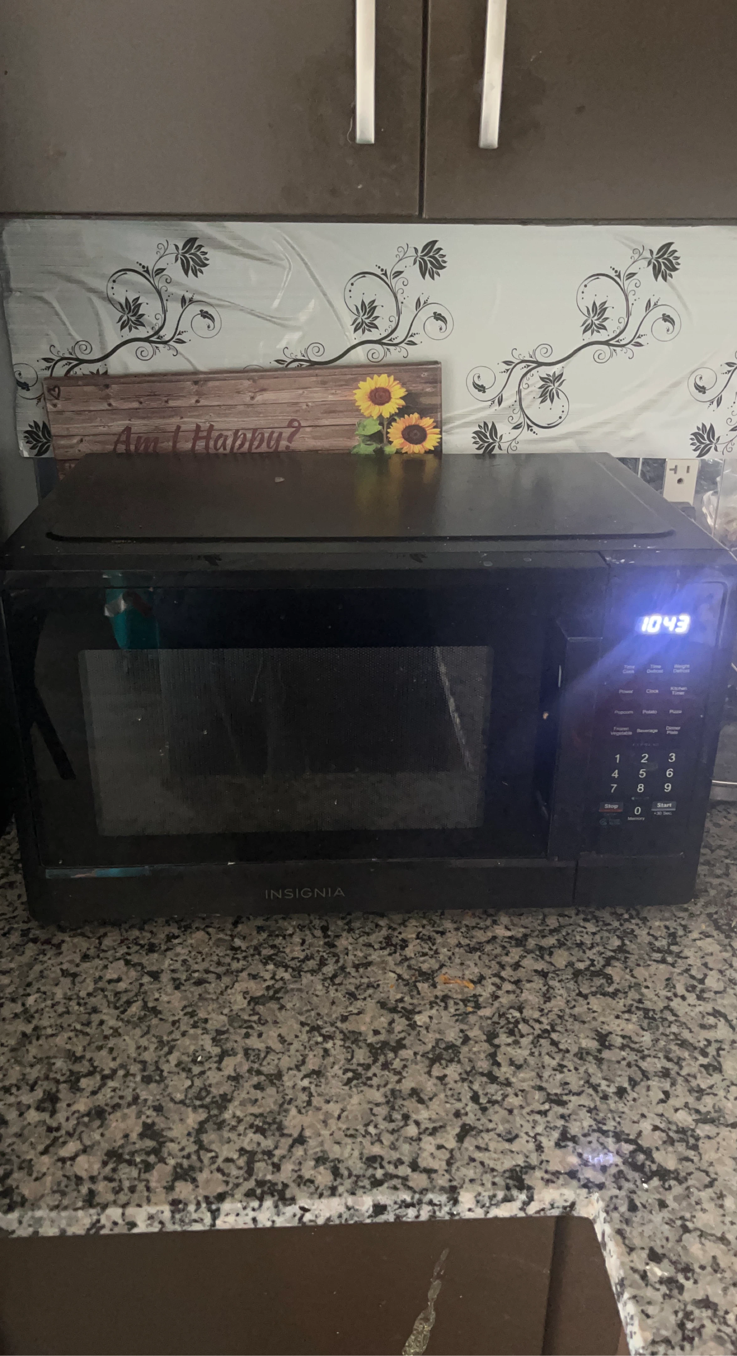 Insignia Microwave