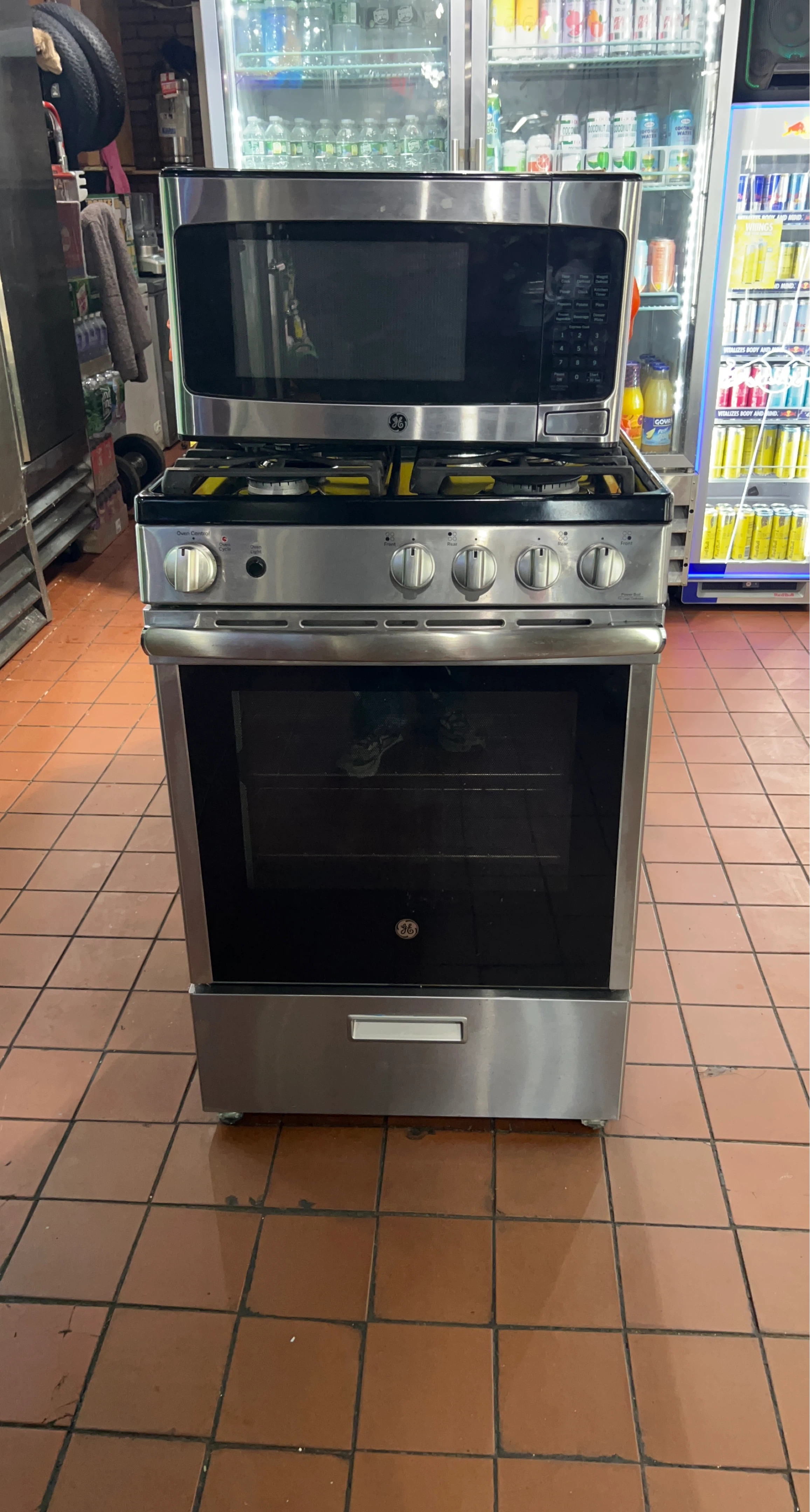 GE Gas Range with Over-the-Range Microwave