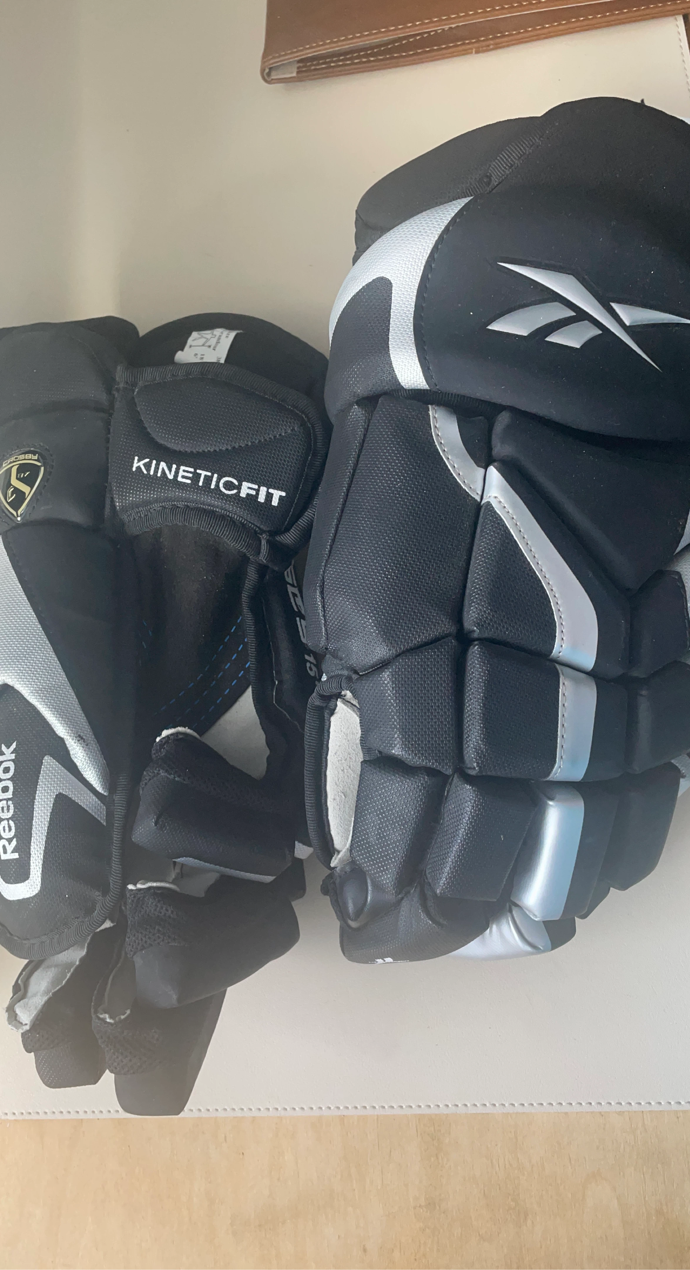 Reebok Hockey Gloves - Size 15" - photo 2