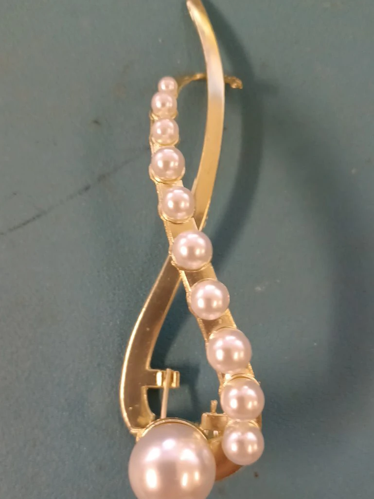 Gold Tone Pearl Hair Clip