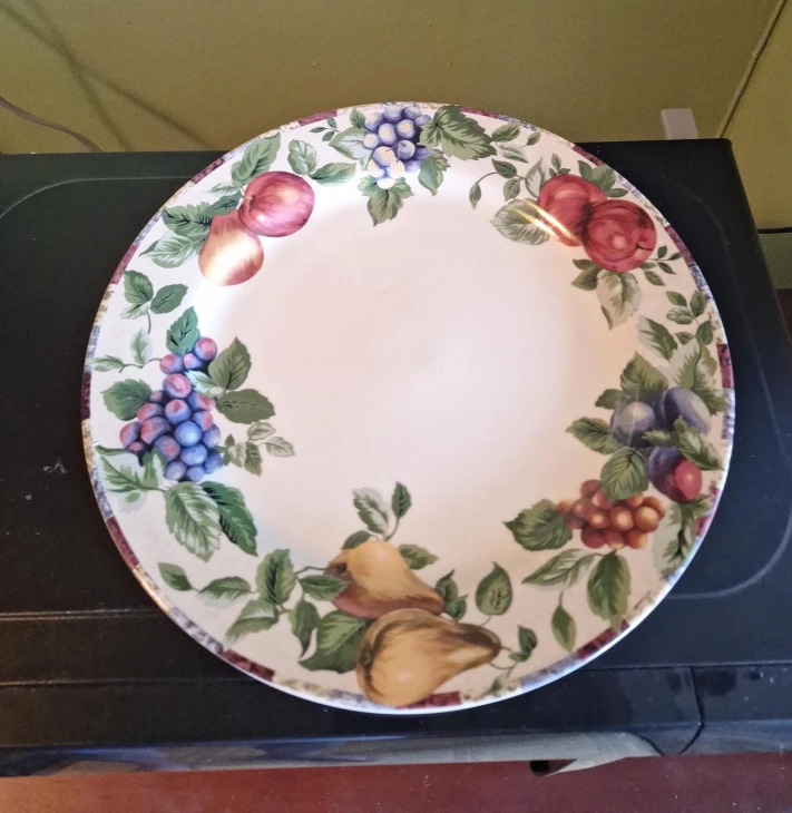 2 Decorative Fruit Plate