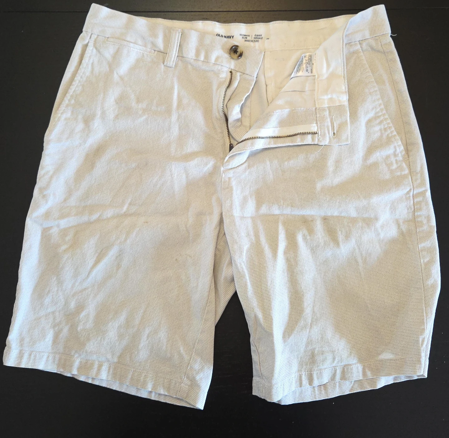Old Navy Ultimate Slim Fit Shorts Size 32
