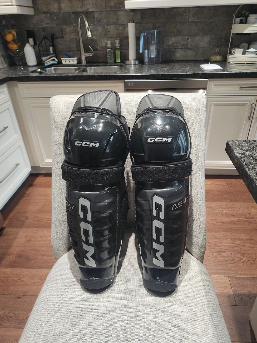 CCM AS-V Hockey Shin Guards