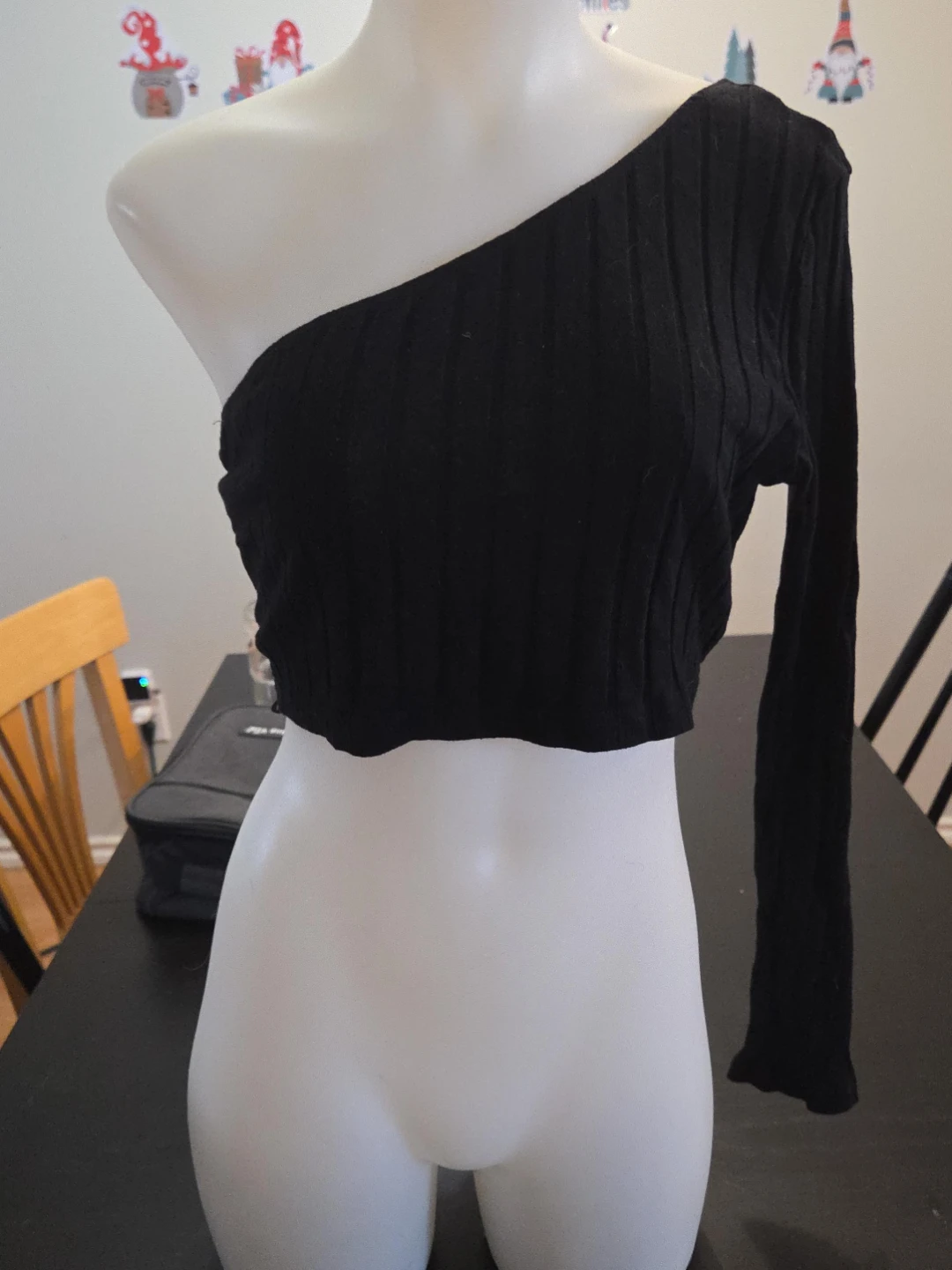 Black One-Shoulder Ribbed Cropped Top