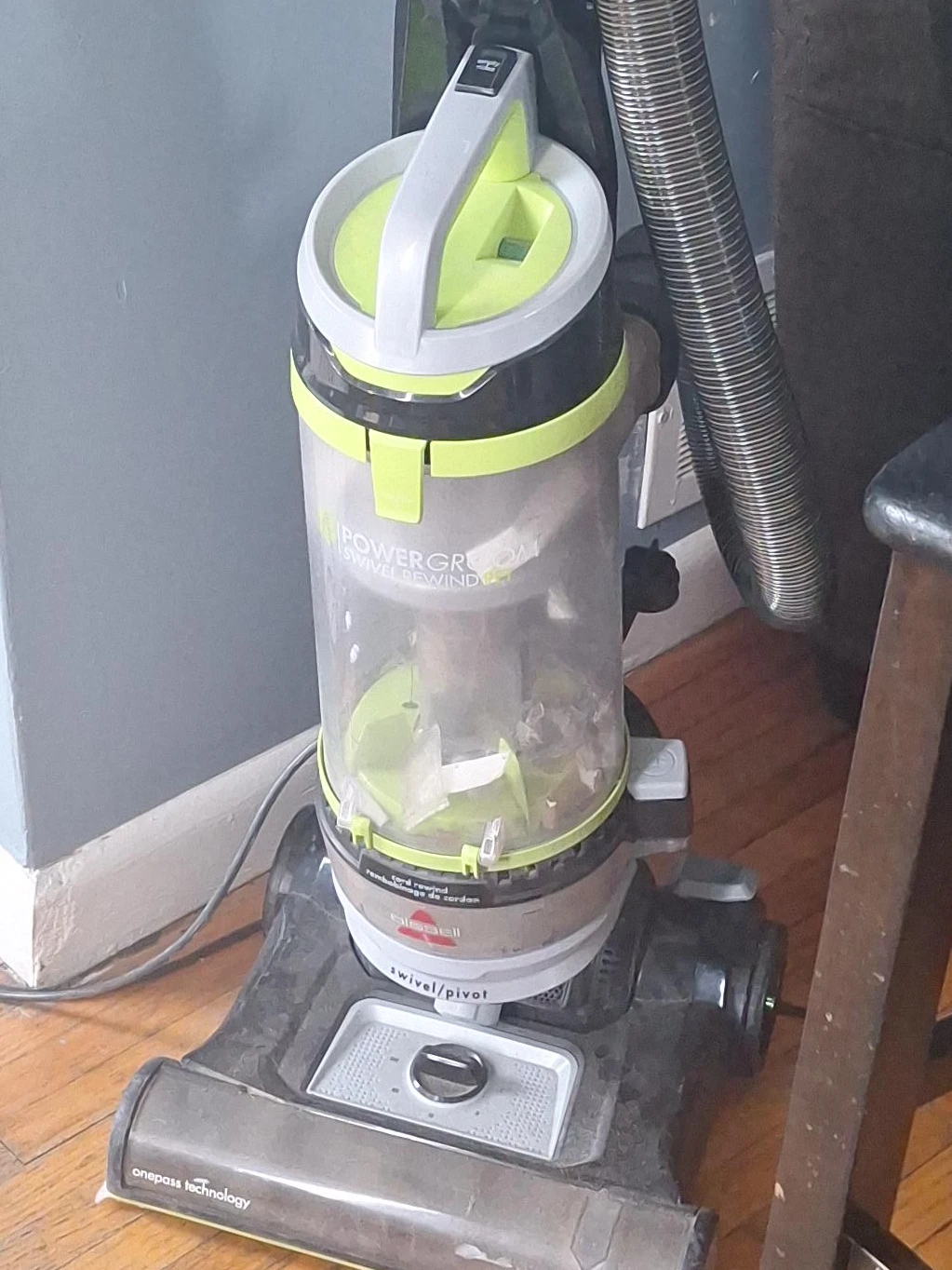 Bissell PowerGroom Swivel Rewind Vacuum