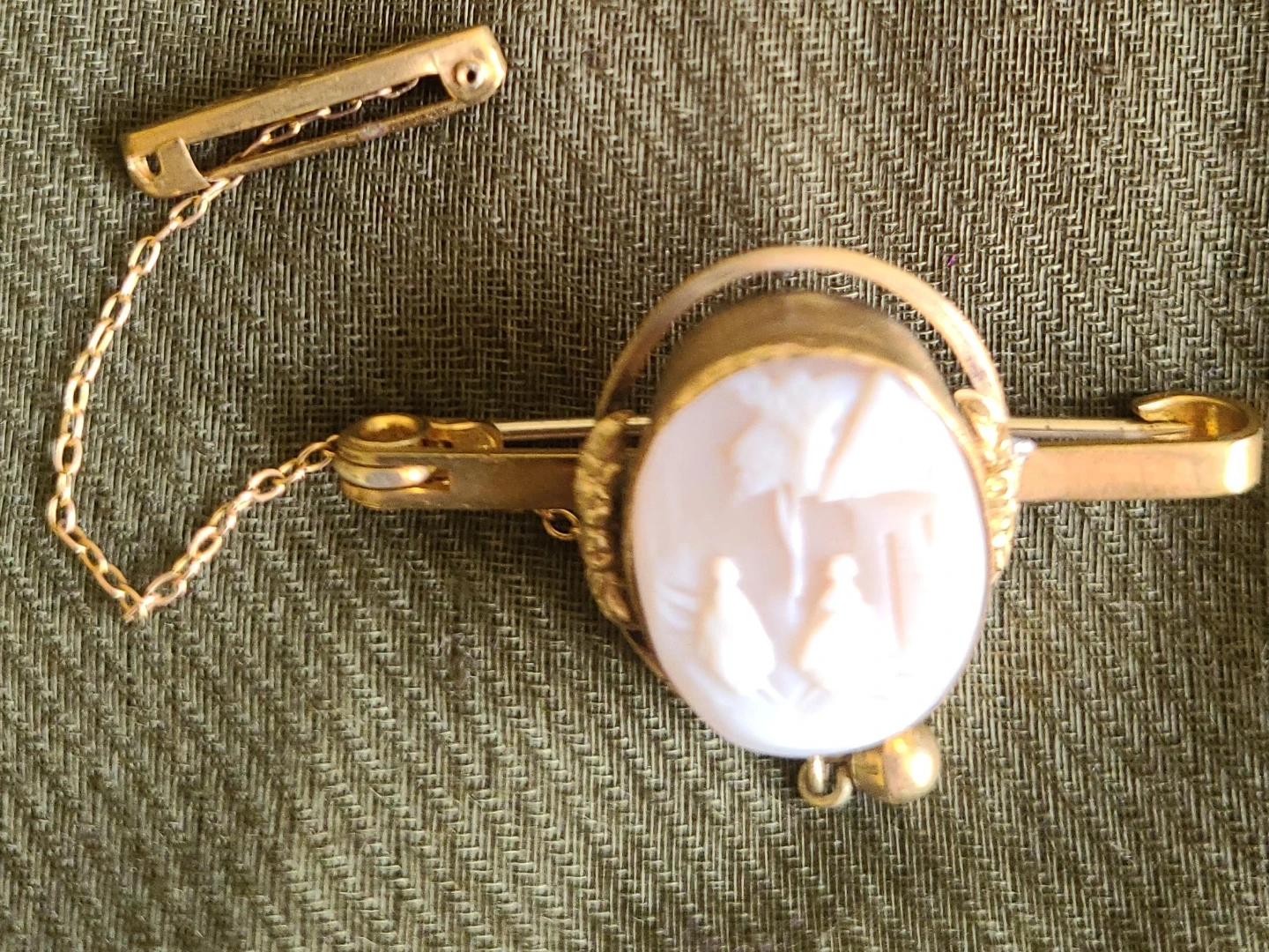 Vintage Cameo Brooch with Safety Chain - photo 3