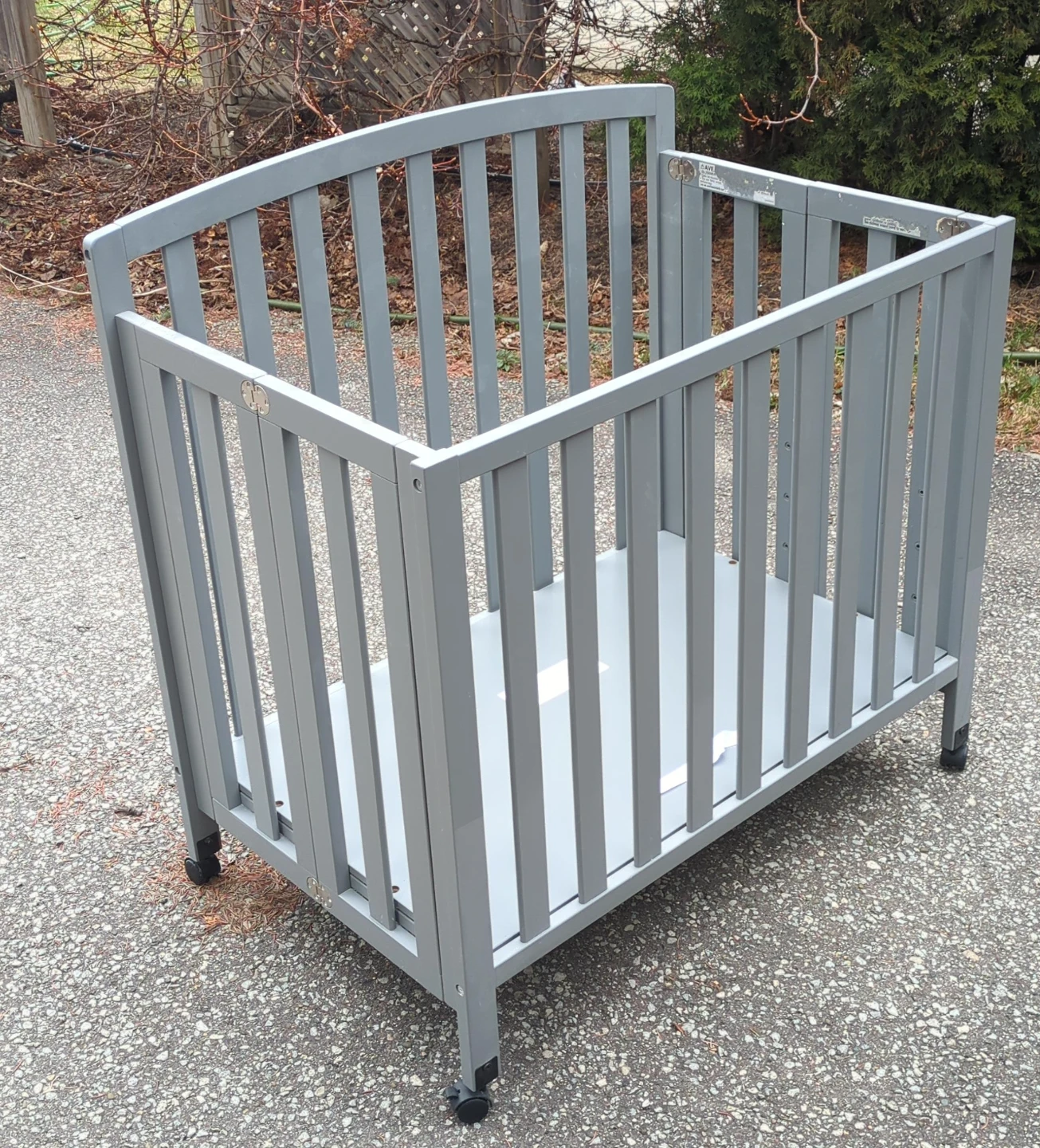 Dylan mini crib & moonlight slumber mattress