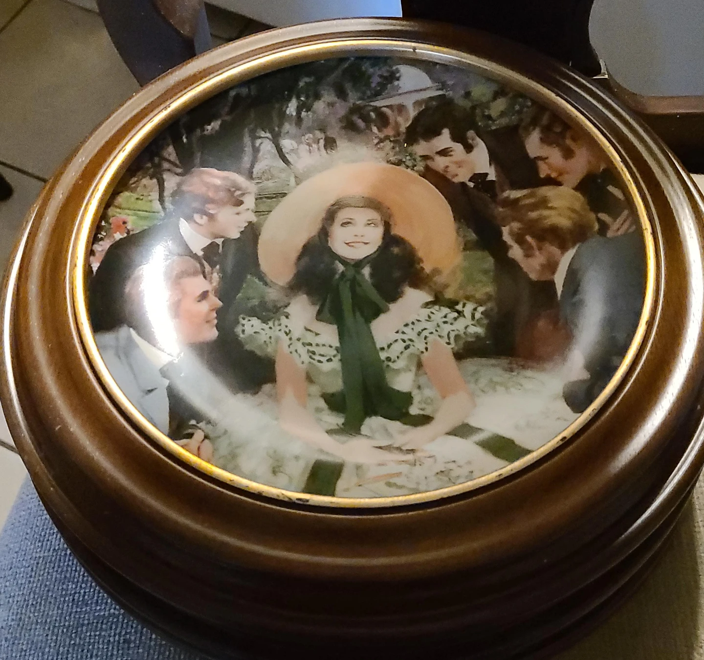 Decorative Plate with Gone With The Wind Scene