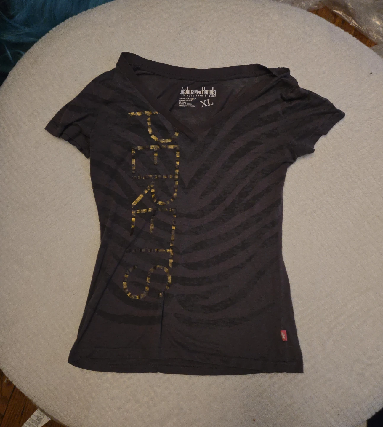 Joshua Perets V-Neck T-Shirt XL