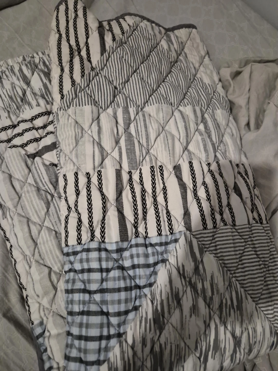 Twin bed comforter
