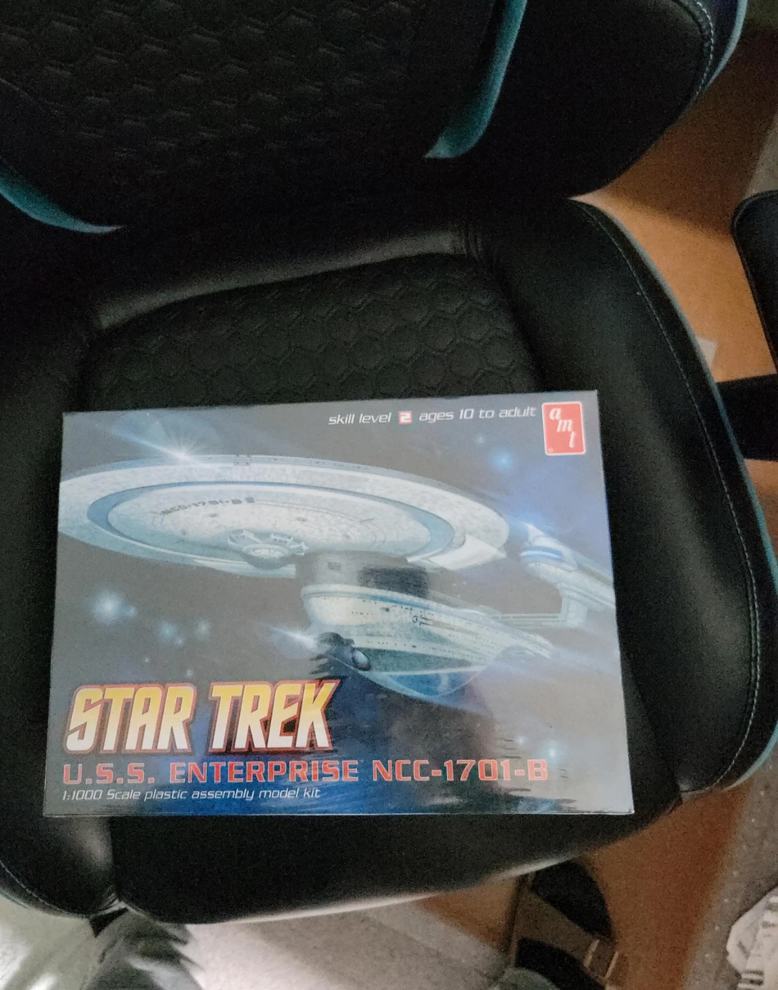 AMT Star Trek U.S.S. Enterprise NCC-1701-B 1:1000 Model Kit