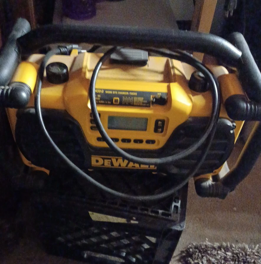 DeWalt 0012 Work Site Charger/Radio